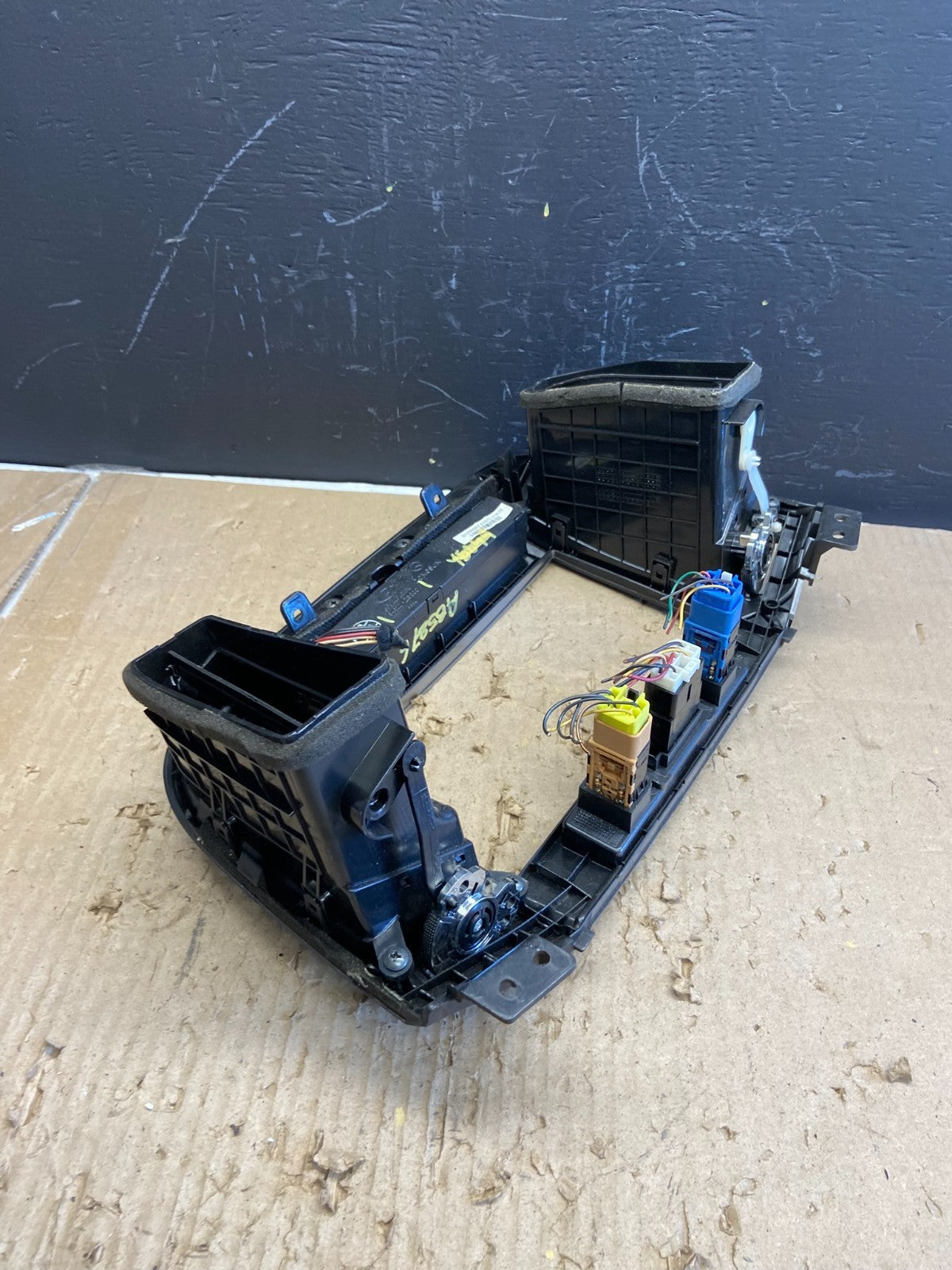 2007 to 2012 Hyundai Santa Fe Center Air Vent A/C Clock Bezel Trim OEM AB5876 DG5