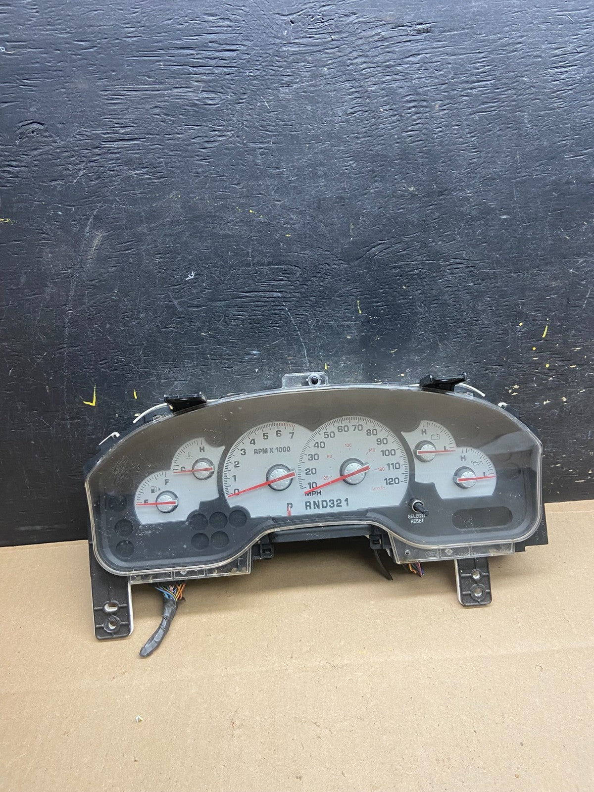 2004 2005 Mercury Mountaineer  Speedometer Cluster Gauge Oem t9188 DG0