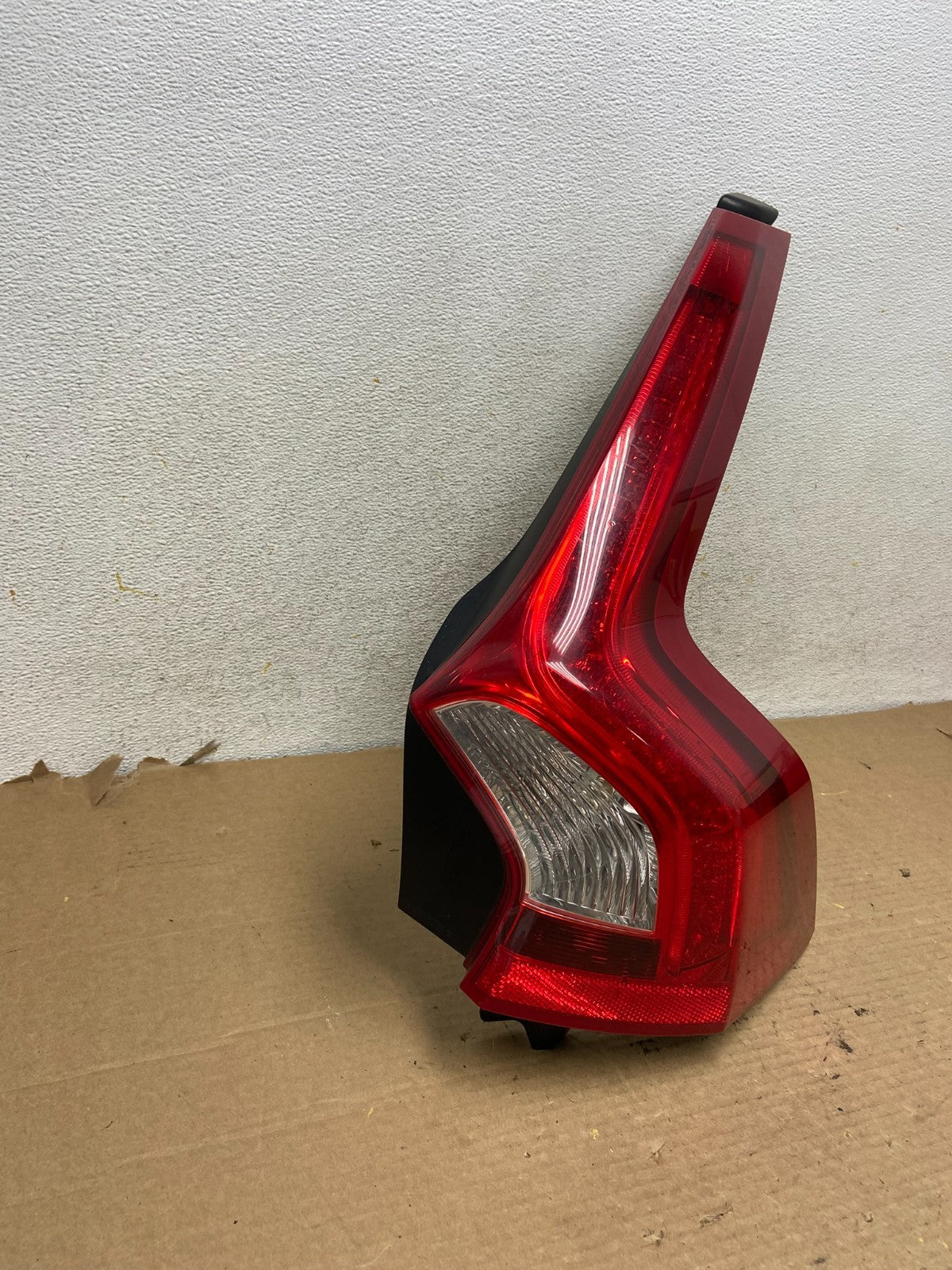 2015 to 2018 Volvo V60 Right Passenger RH Tail Light AH4154 DG1