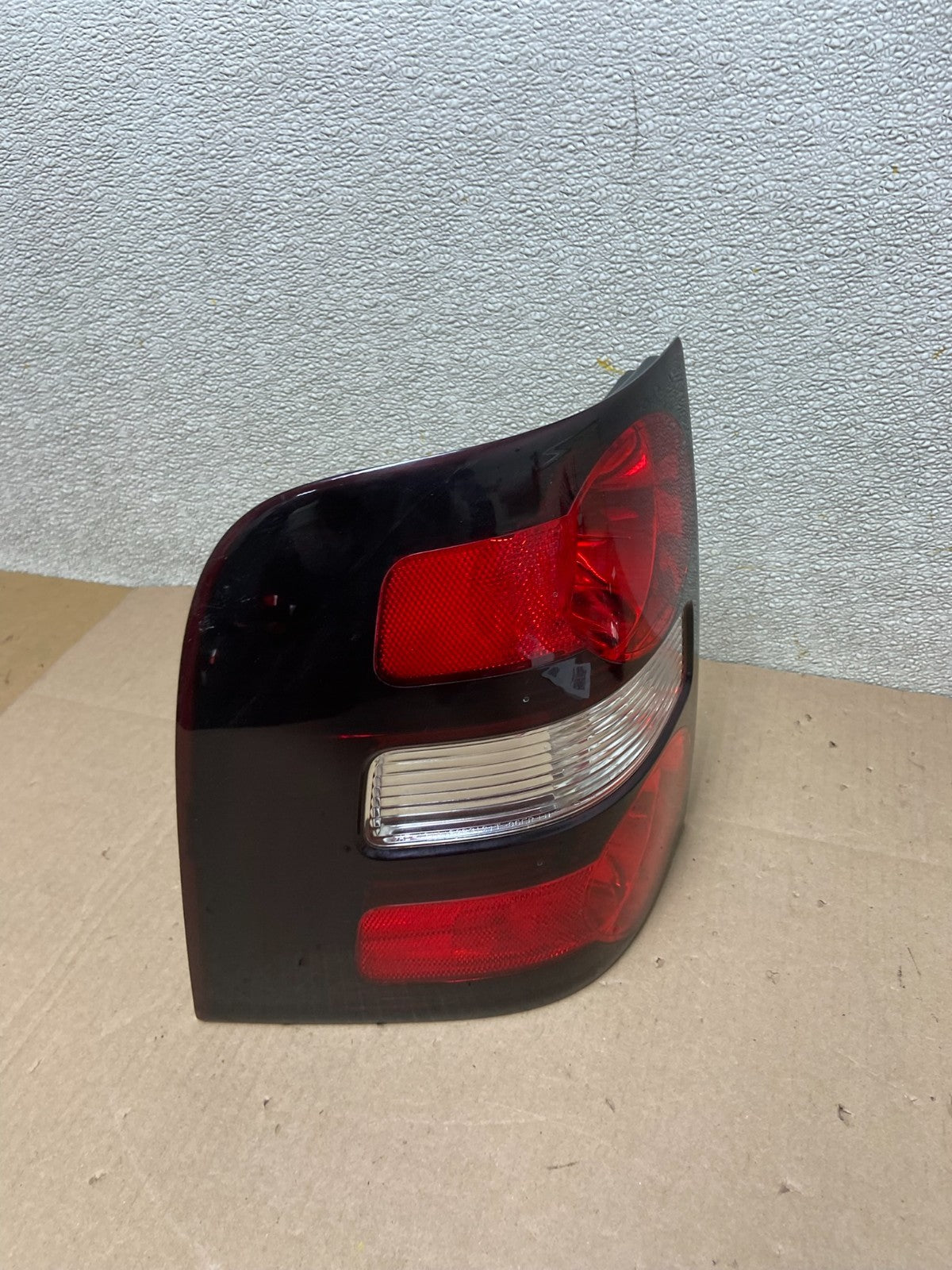 2006 to 2010 Ford Explorer Left Driver Lh Side Tail light OEM AA0279 DW2