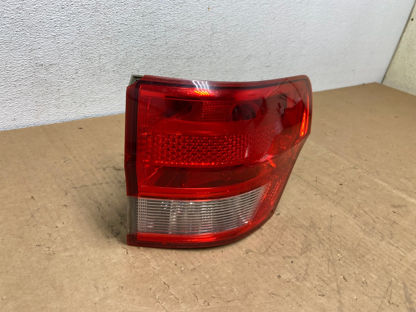 2011-2013 Jeep Grand Cherokee Right Passenger Side Rh Tail Light AD1333 LK2