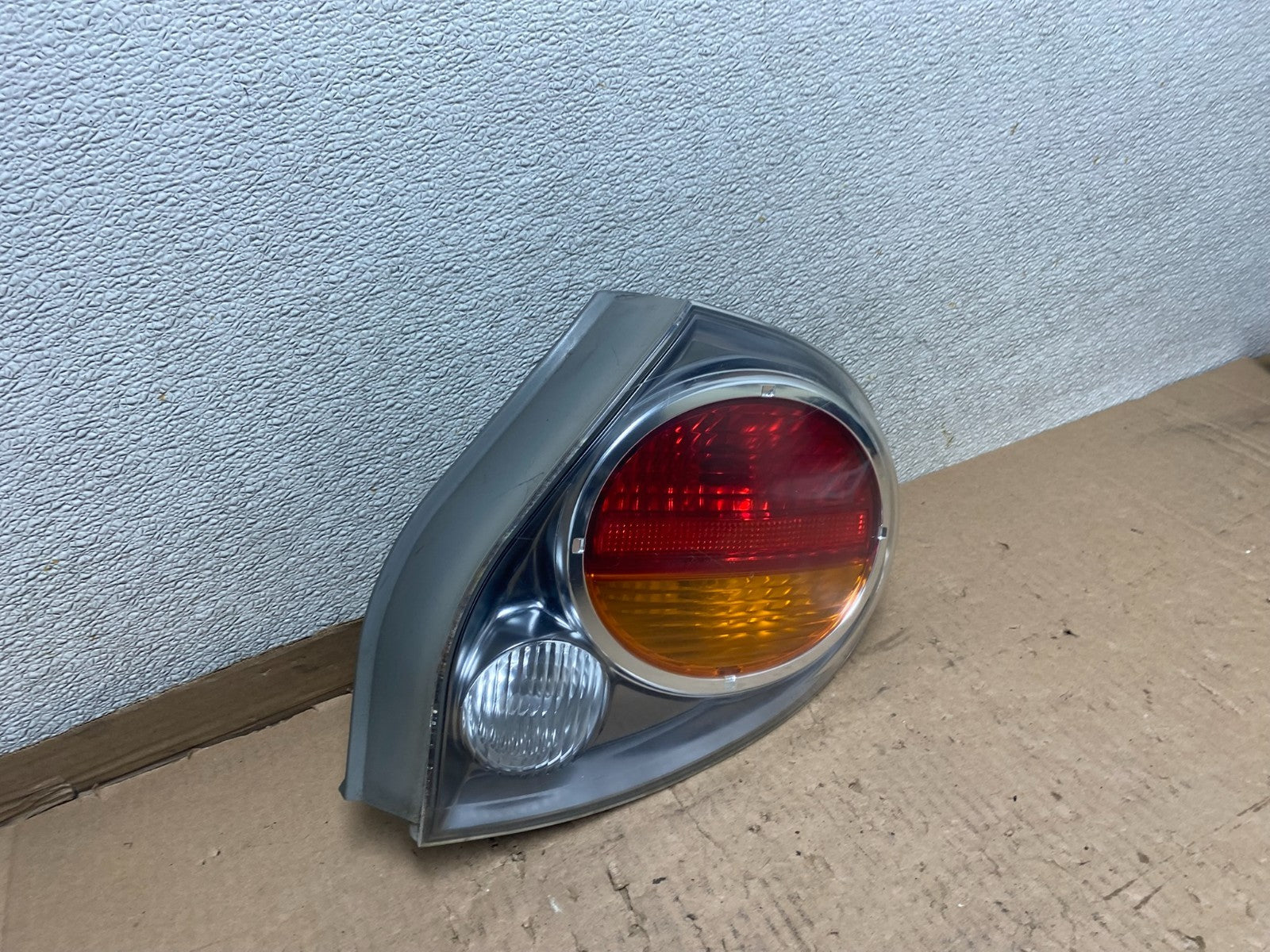 2002 2003 Nissan Maxima Right Passenger RH Side Tail Light U8684 DW2