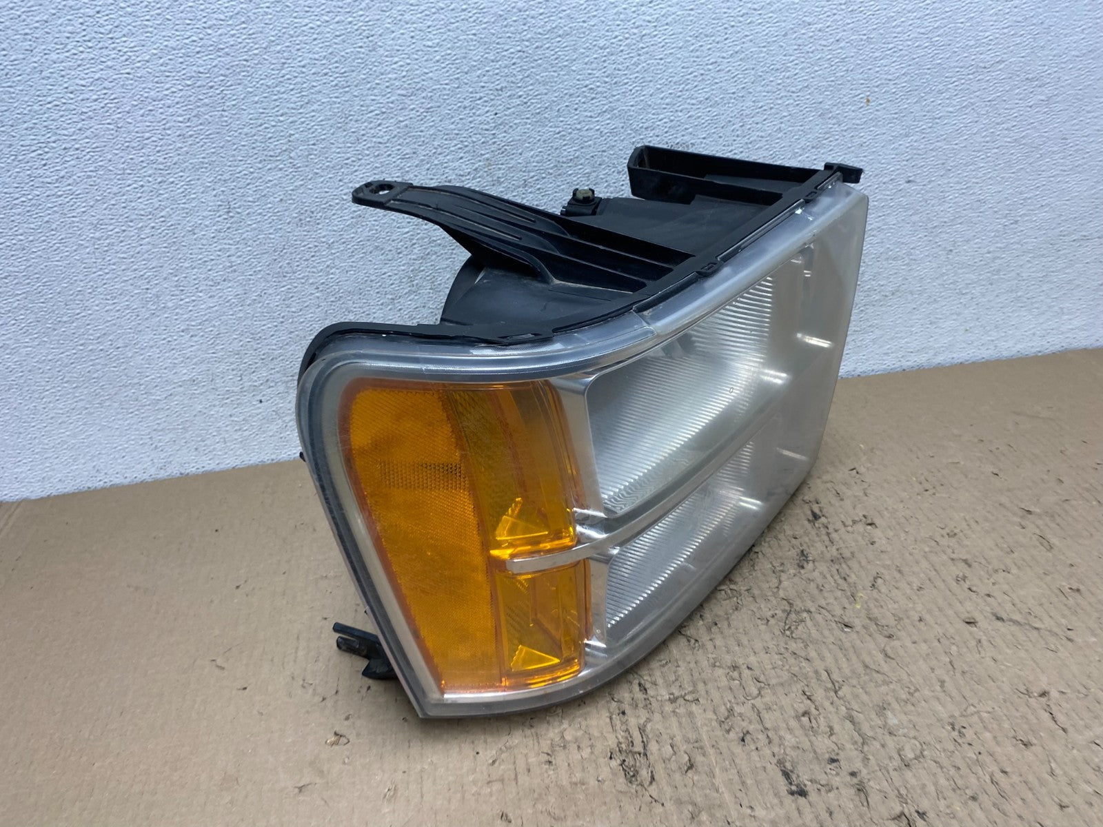 2007 - 2014 GMC Sierra Right Passenger RH Halogen Headlight AF7252 DW2