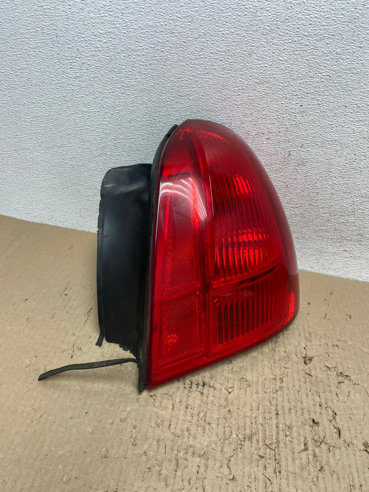 2003 to 2011 Lincoln Town Car Right Passenger Rh Tail Light AF2938 LK2