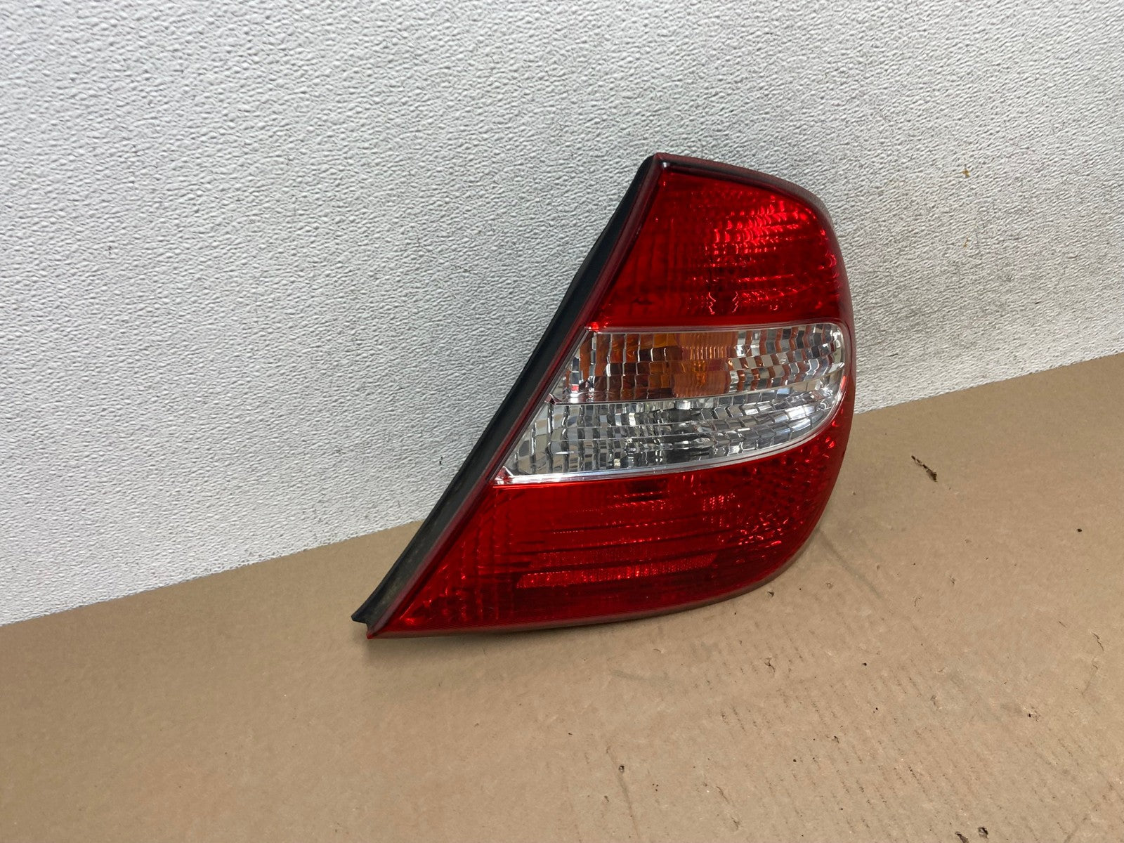 2002 2003 2004 Toyota Camry Tail Light Right Passenger Rh Side AG6655 LK2