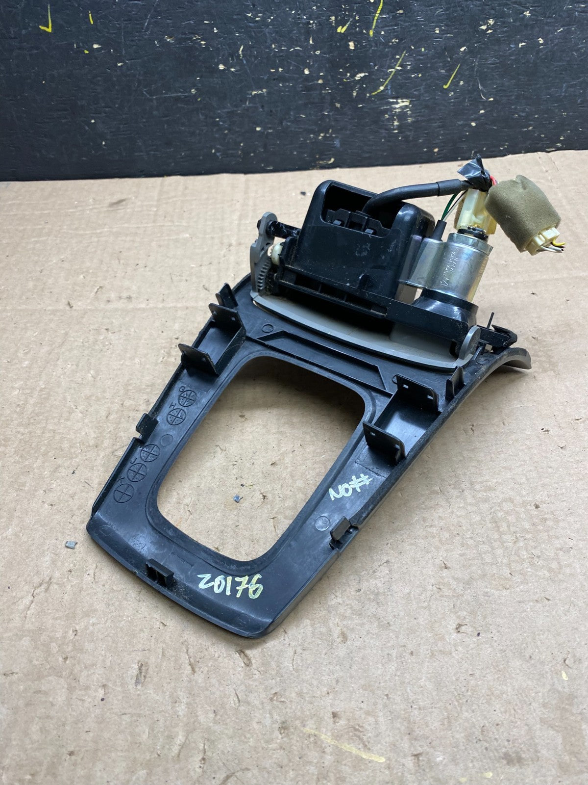 2003 - 2008 Subaru Forester Center Console Shifter Bezel  Trim Z0176  DG5