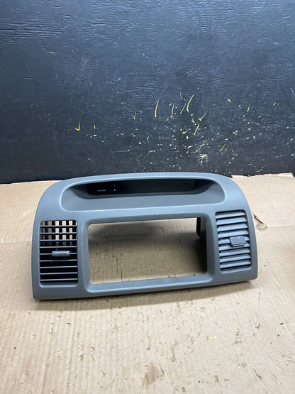 2002 2005 Toyota Camry Radio Center Console  Air Vent Bezel Trim OEM Y5285 DG0