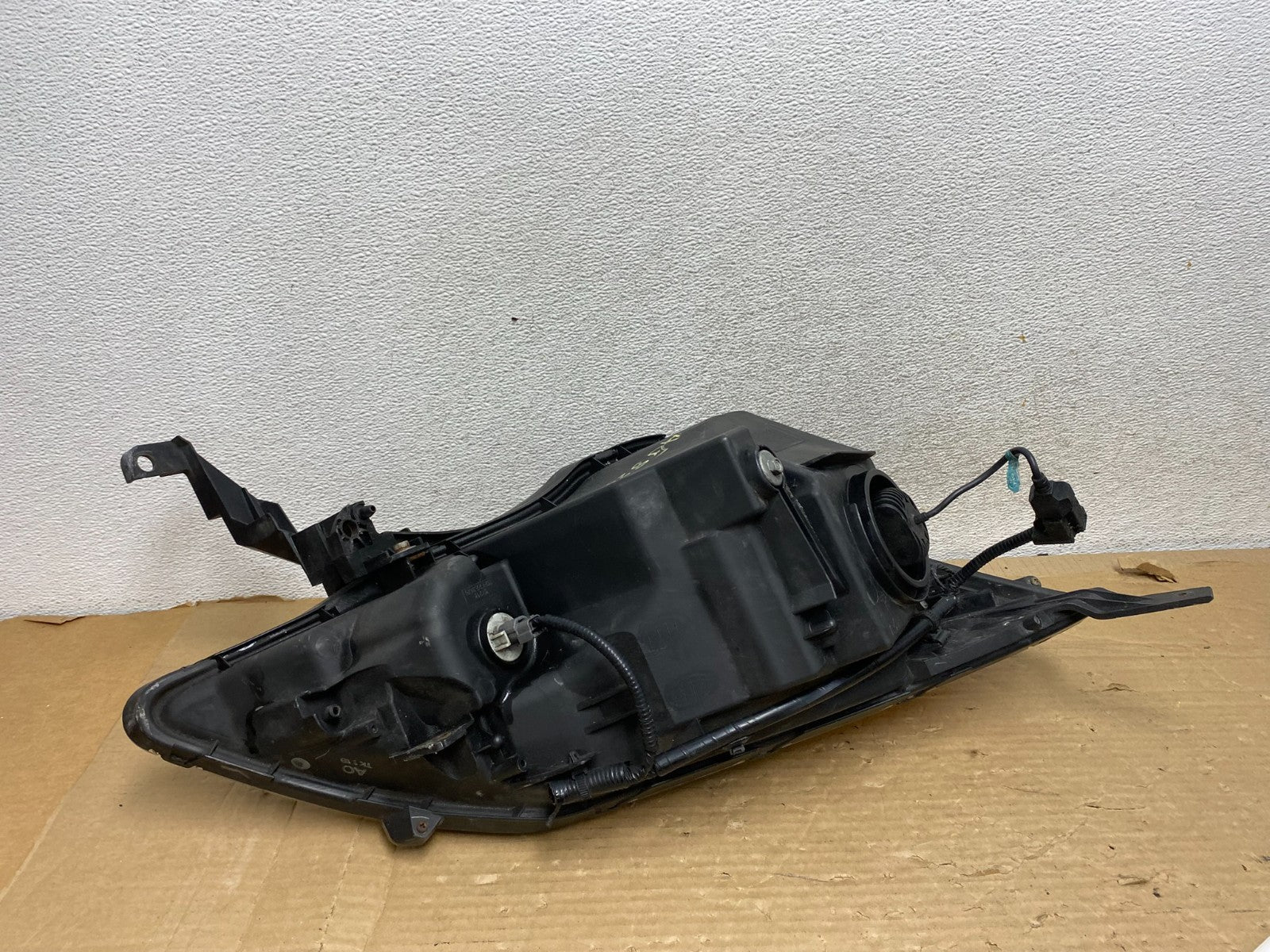 2007 to 2011 Honda CR-V Crv Left Driver LH Side Headlight Halogen AG8240 DW3
