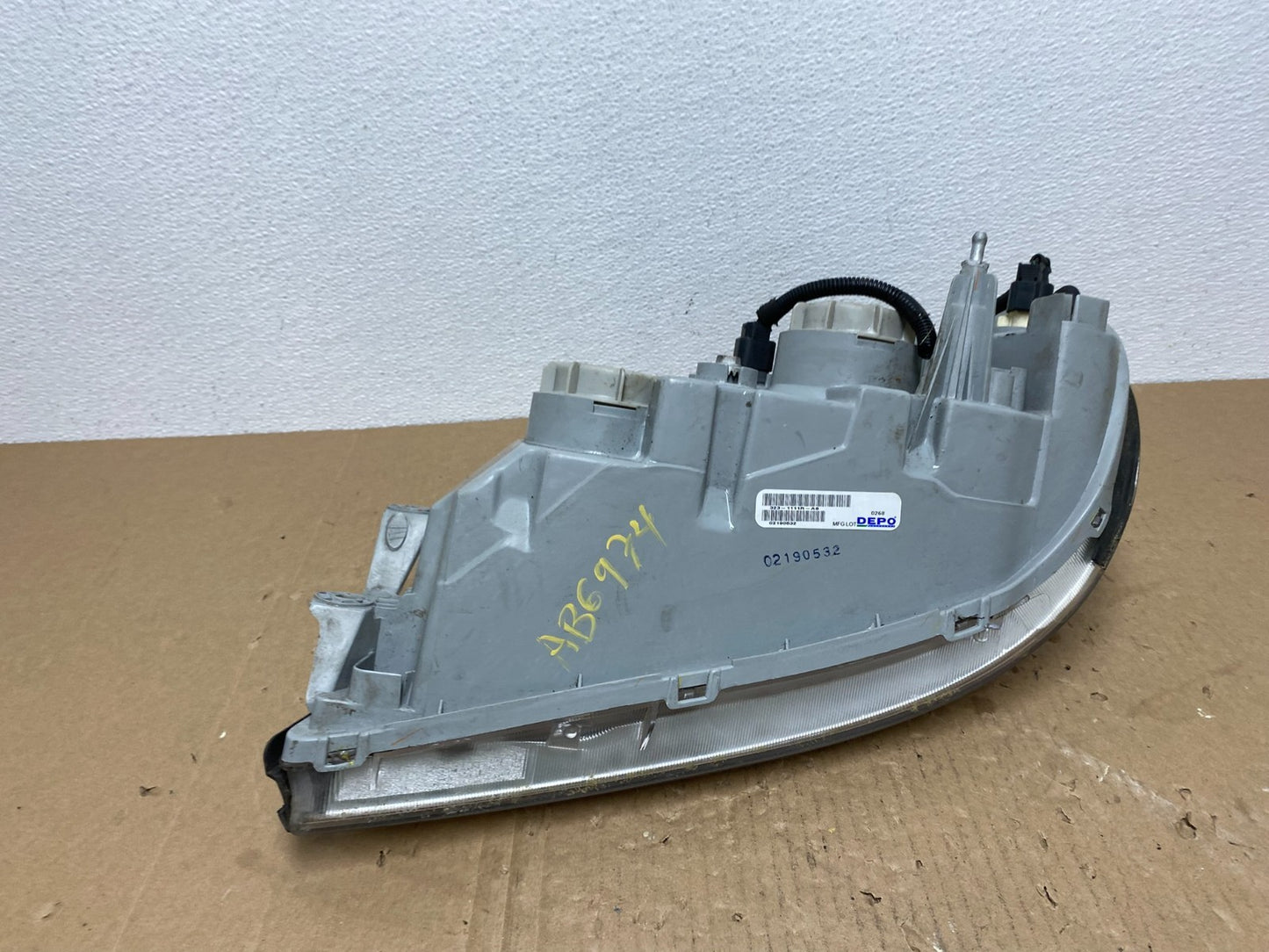 2002 to 2005 Kia Sedona Right Passenger RH Side Headlight DEPO AB6974 DW8