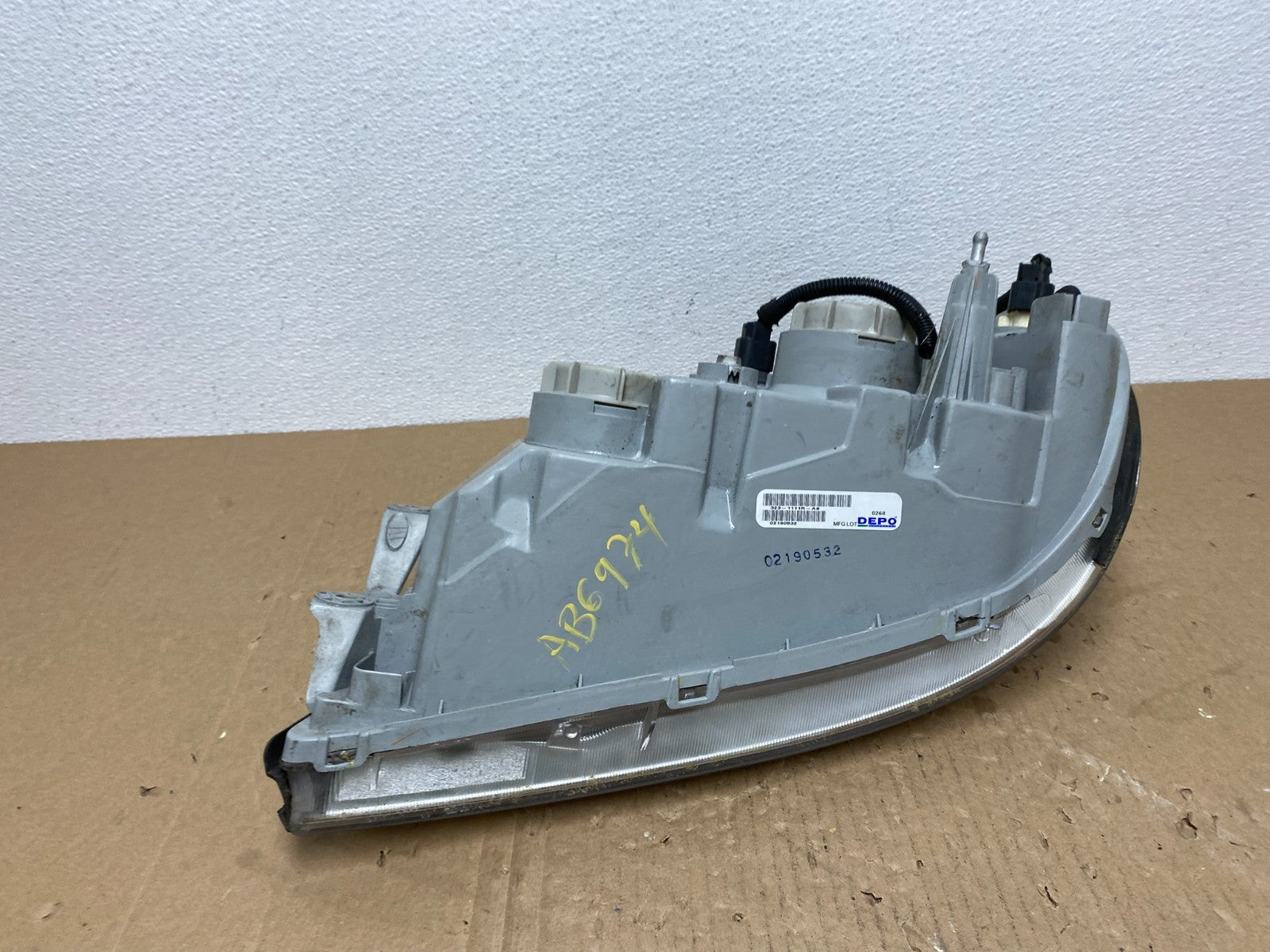 2002 to 2005 Kia Sedona Right Passenger RH Side Headlight DEPO AB6974 DW8