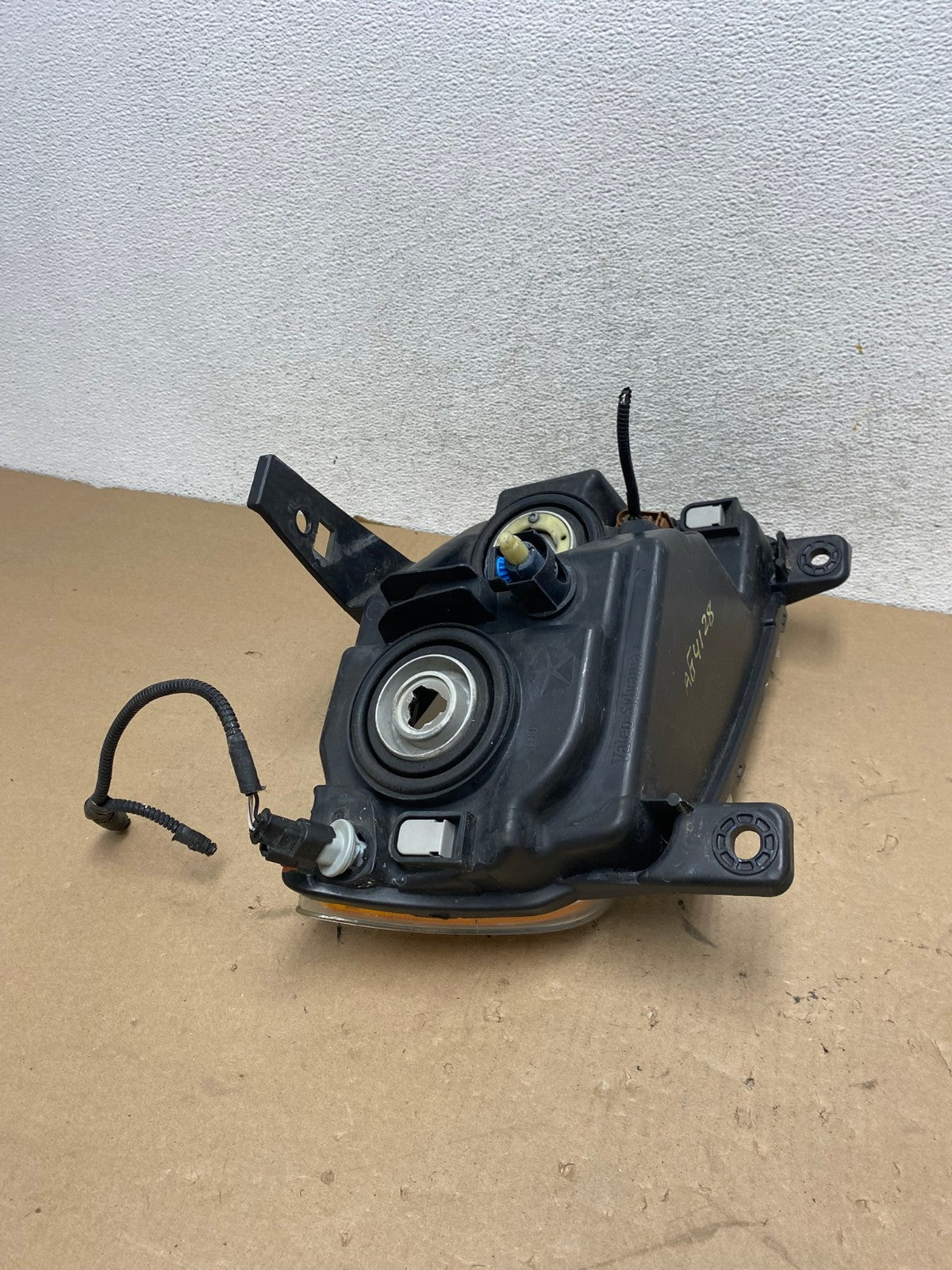 2011 to 2013 Jeep Grand Cherokee Halogen Left Driver Lh Headlight AG4128 LK9
