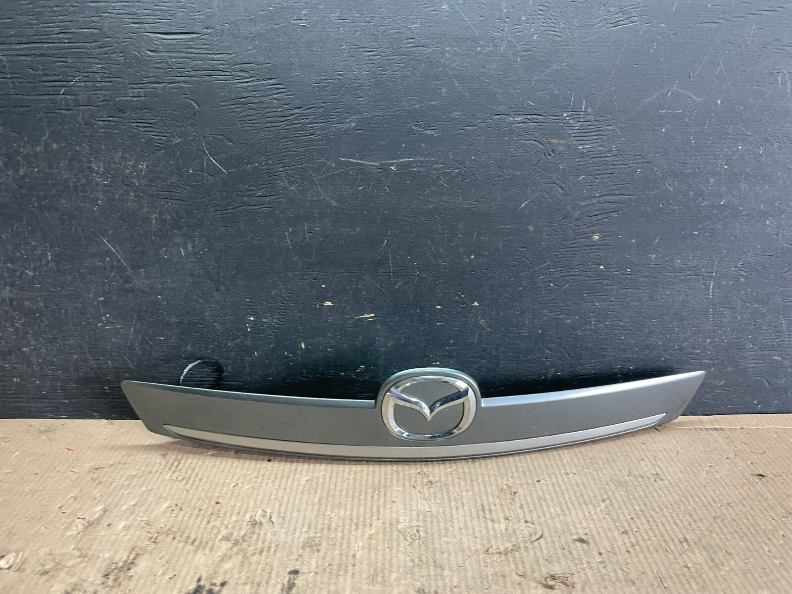 2007-2009 Mazda CX-9 Trunk Lid Garnish Panel Molding Trim Backup Camera M2972 DG0