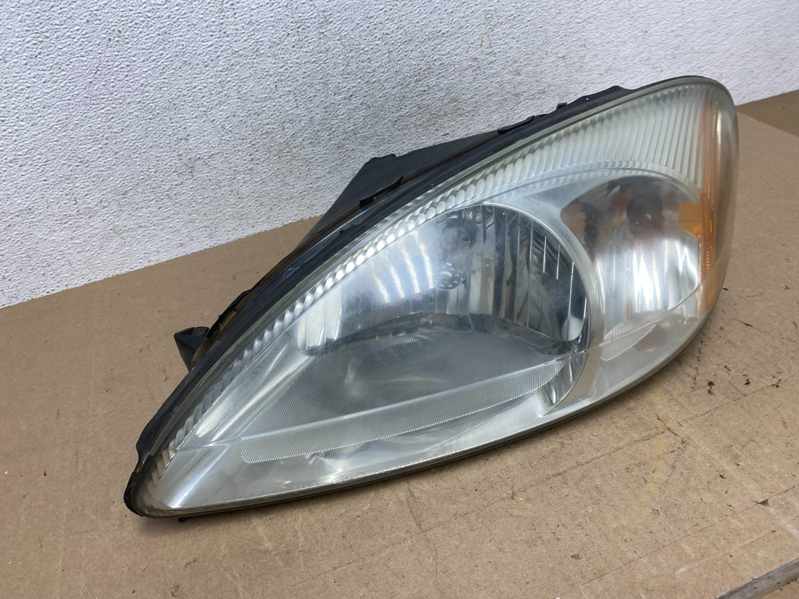 2000 to 2007 Ford Taurus Left Driver LH Side Halogen Headlight AE6794 DW2