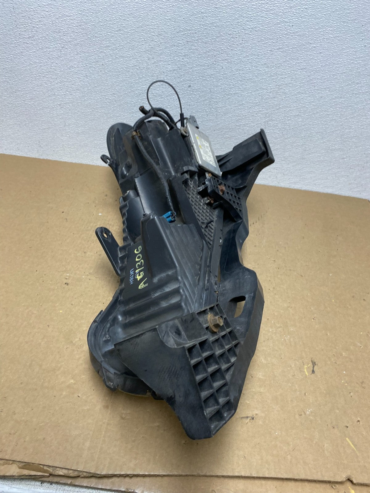 2009 to 2011 Acura TL Headlight Right Passenger Side Xenon HID AC1306 DW10