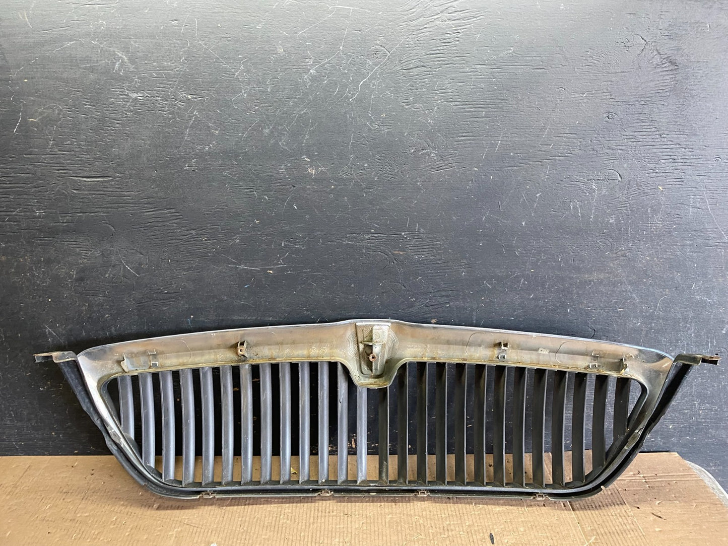 1998 to 2002 Lincoln Navigator Front Upper Grill Grille p6038 DG10