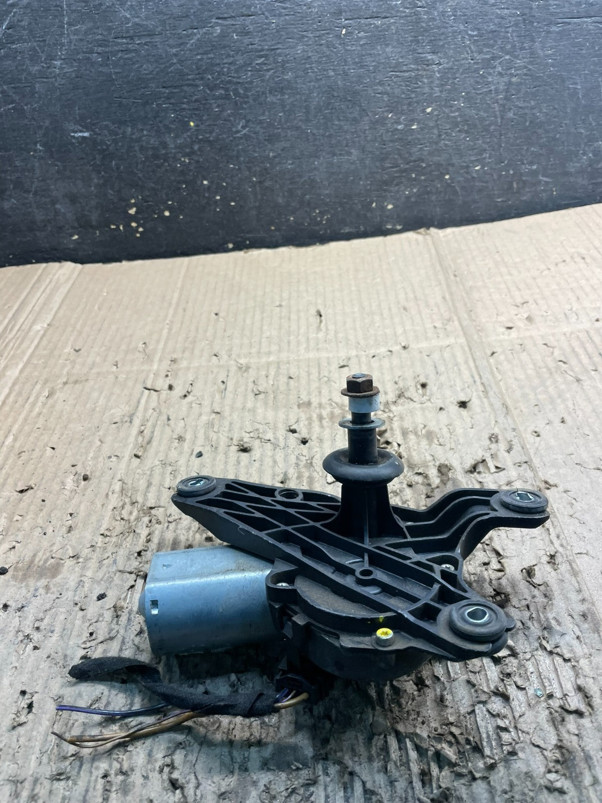 2007 to 2013 BMW X5 E70 Rear Windshield Wiper Motor OEM X9834 DG1