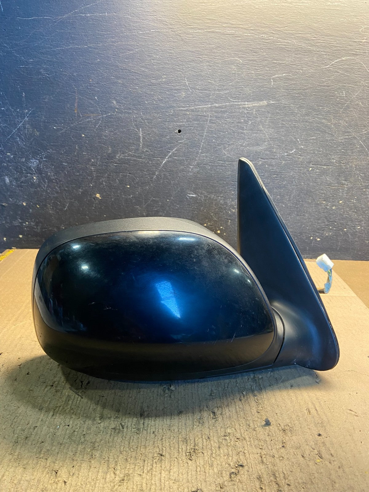 2001 to 2006 Toyota Sequoia Right Passenger View Door Mirror OEM Z2162 DG0