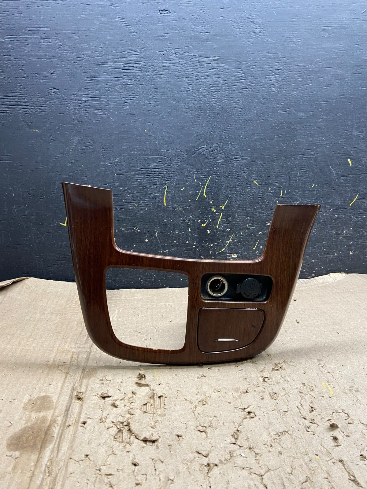 2006 - 2012 Kia Sedona Center Shifter Power Outlet Cover Trim Bezel X6353 DG0