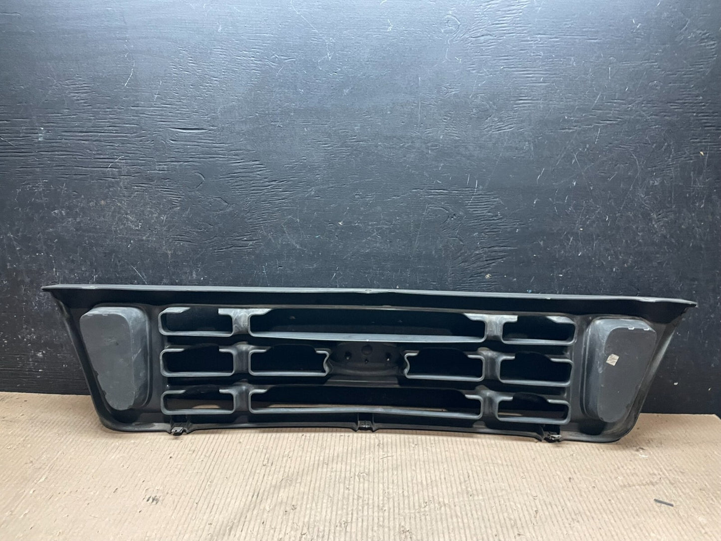 2003 to 2007 Ford Econoline E150 E250 E350 Front Grille Grille J3525 DG3
