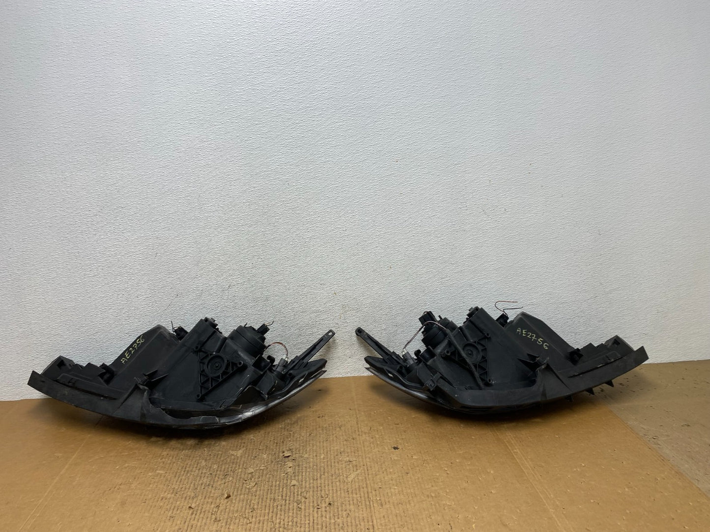 2004 to 2009 Mazda 3 Hatchback Left+Right Side Headlights AE2756 DW11