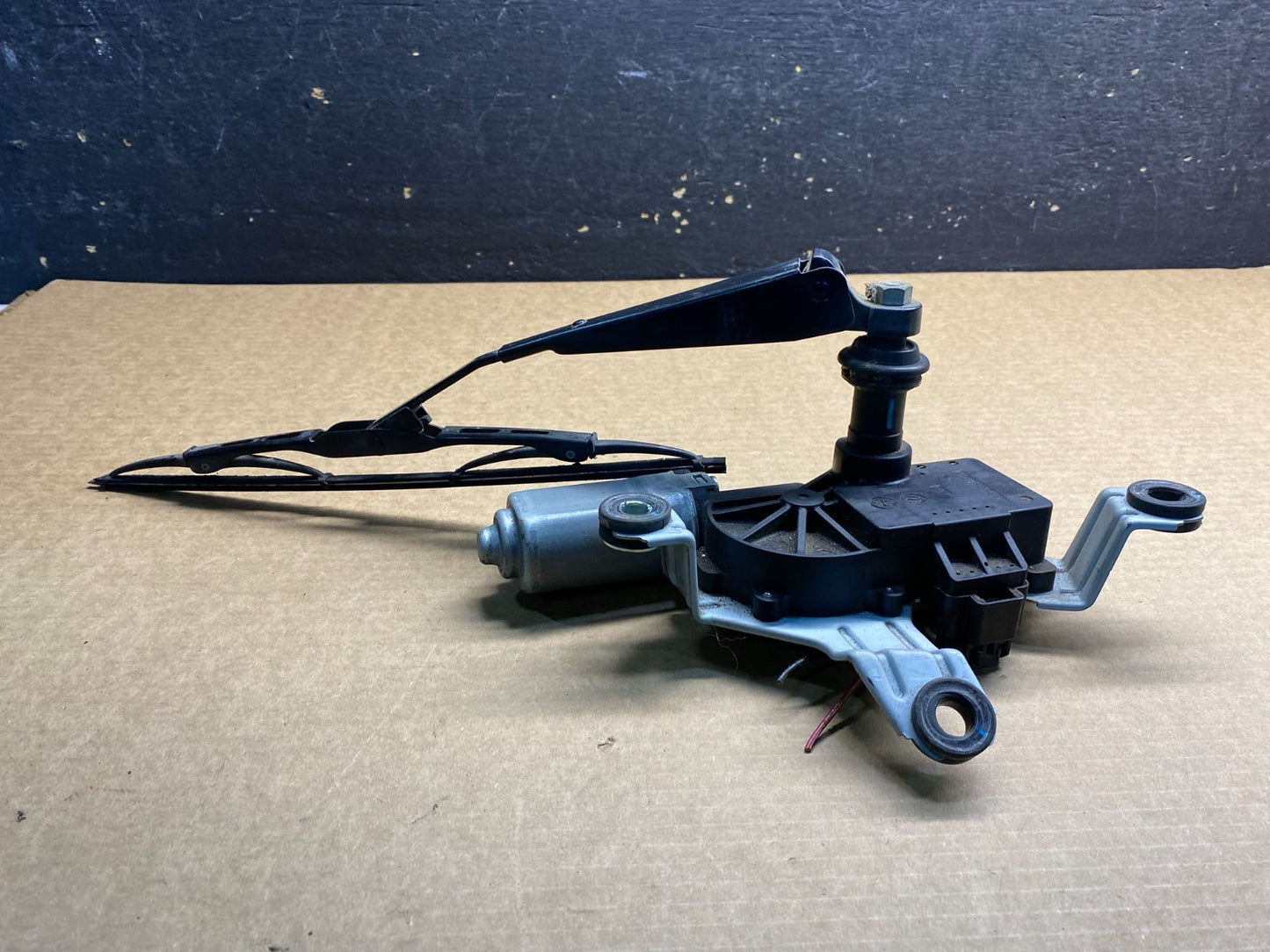 2010 to 2016 Cadillac SRX Rear Windshield Washer Wiper Motor OEM z9045 DG1