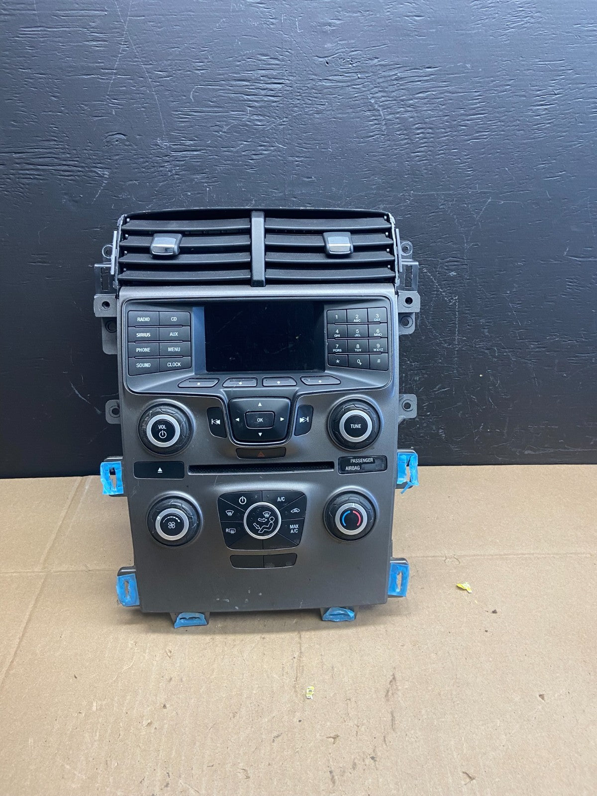 2011-2014 Ford Edge Heater Climate Control Radio CD Control Dash Bezel ab9333 DG0