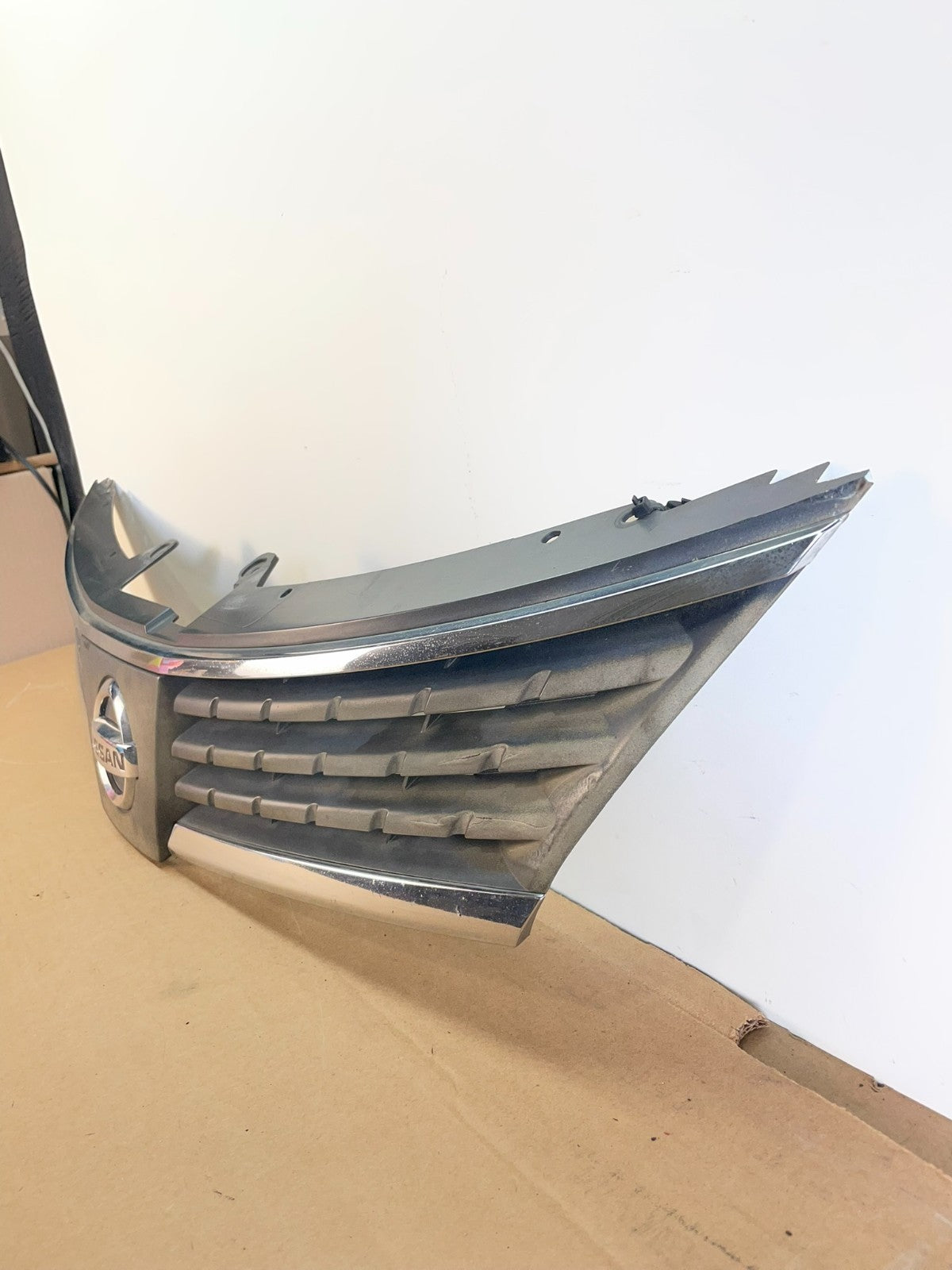 2007 2008 2009 Nissan Versa Sedan Front Upper Grill Grille AG0857 DG1