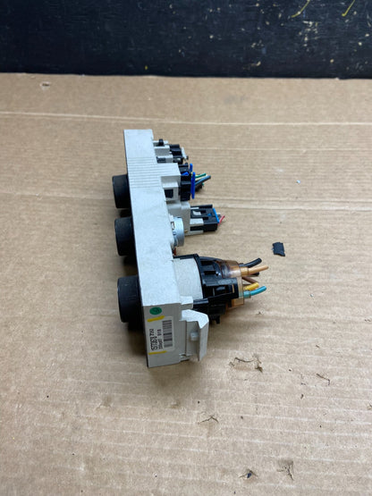 2008-2010 Chevrolet Express 1500 2500 3500 Climate Control Panel W0226 DG2