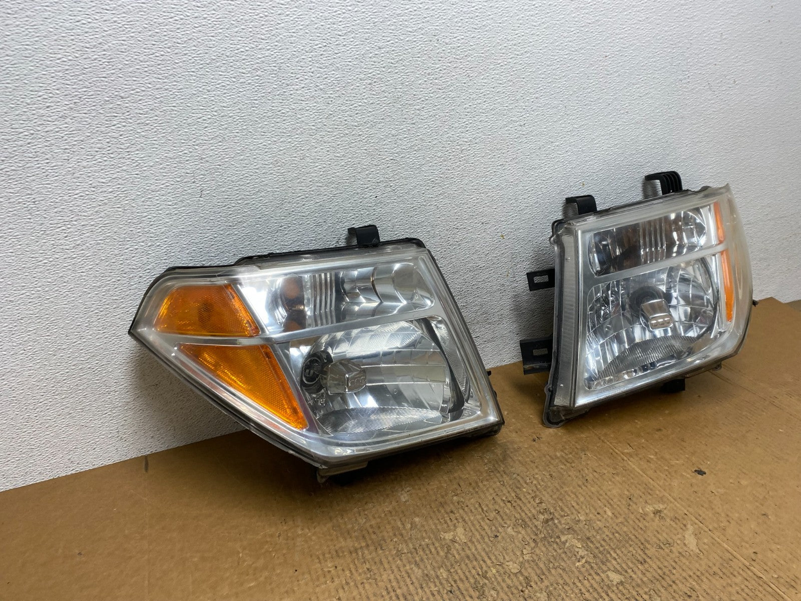 2005 2006 2007 Nissan Pathfinder Halogen Headlights Left+Right AE2753 DW2