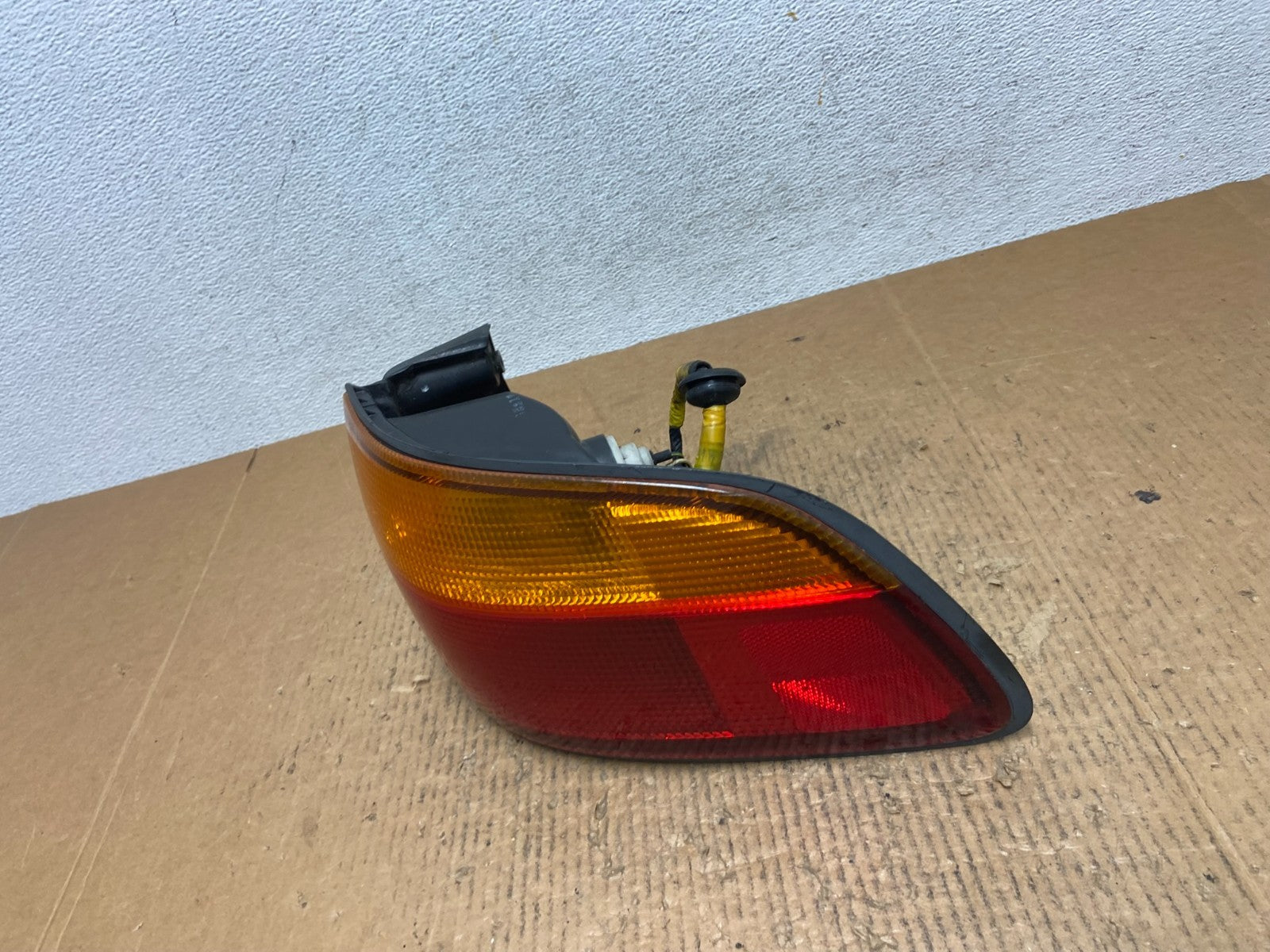 1998 1999 2000 Toyota Sienna Right Passenger Tail light AE2676 DW1