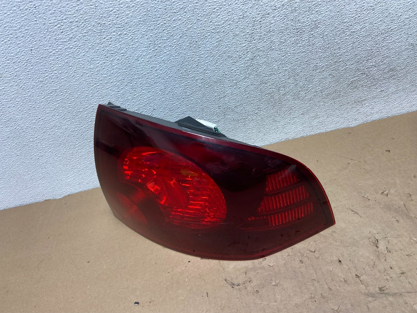 2004 - 2006 Nissan Sentra SE R SE-R SPEC Right Passenger Tail Light AG42591
