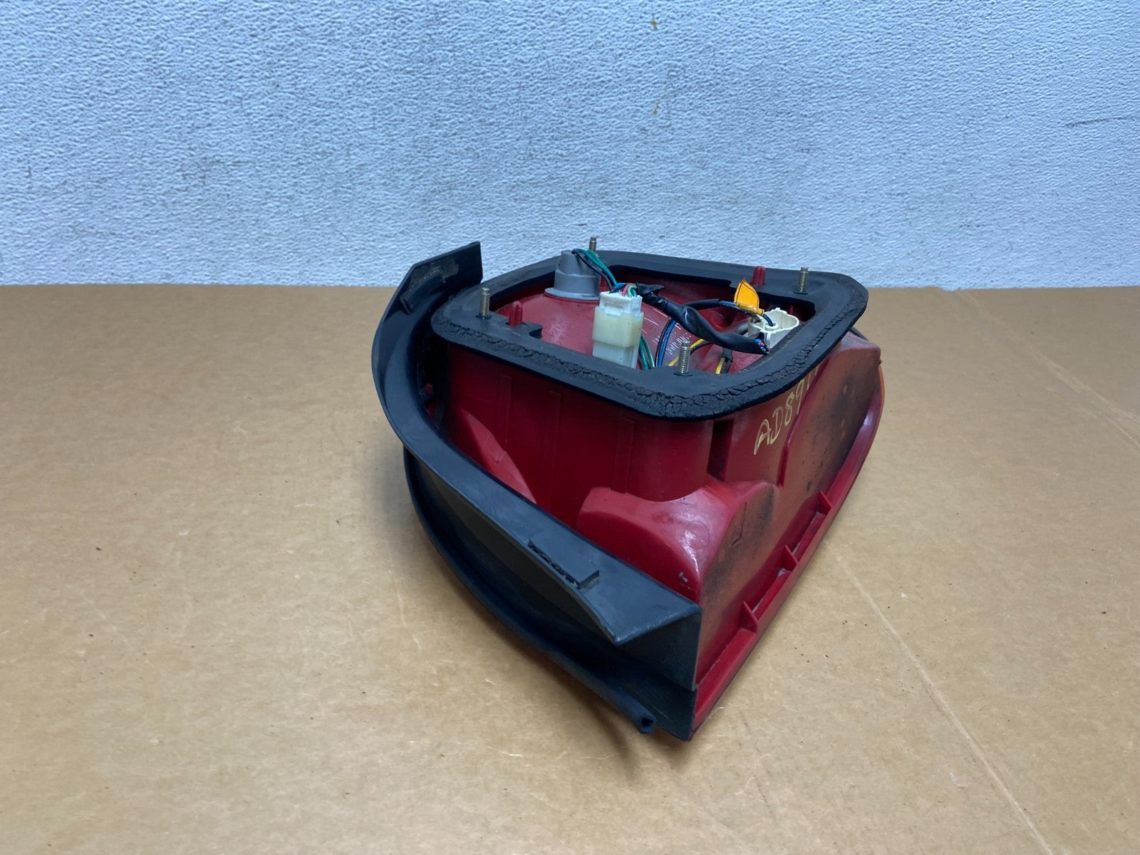 1999 2000 2001 Hyundai Sonata Left Driver Side Tail Light AD8911 DW4