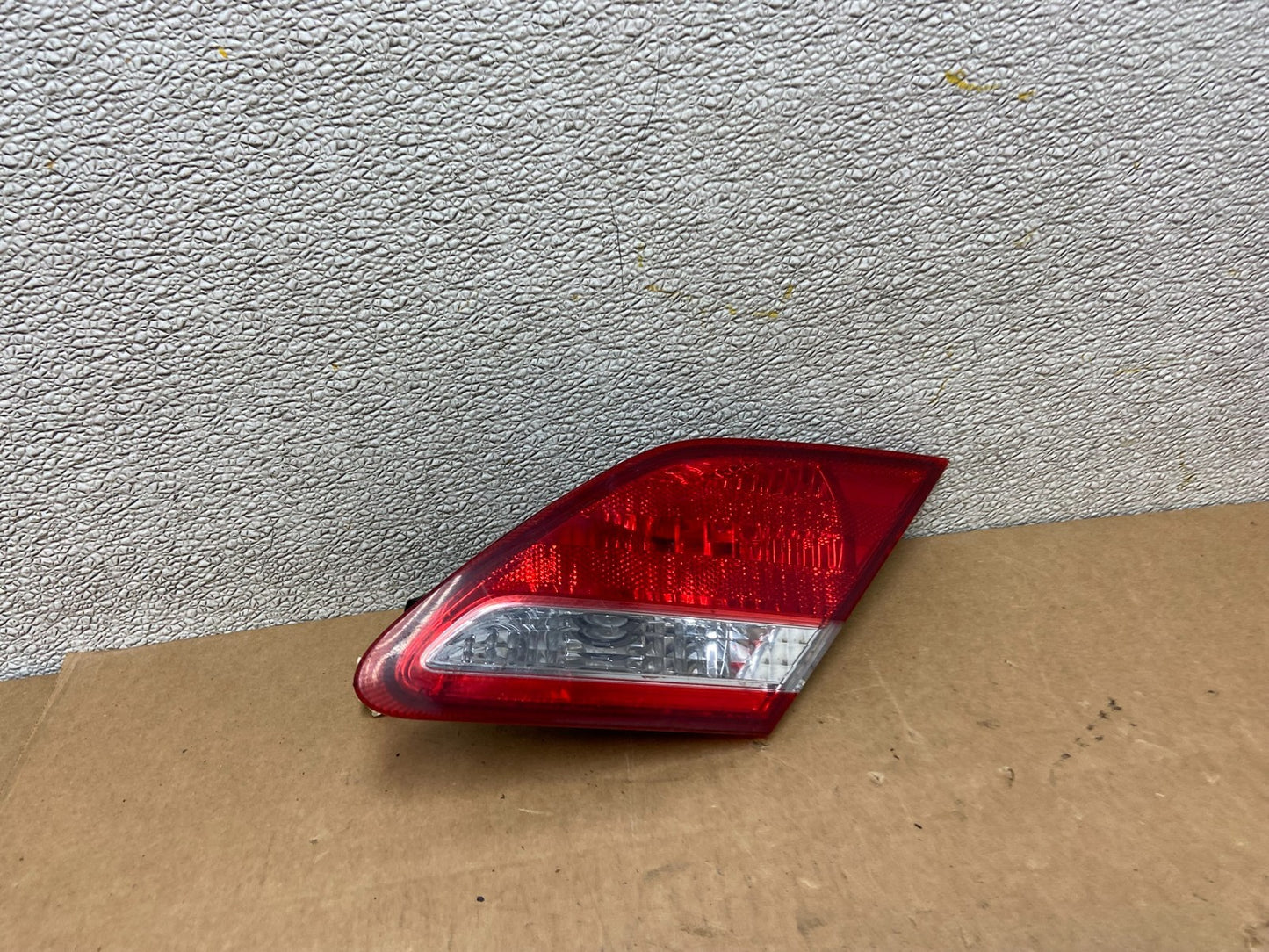 2008-2010 Toyota Avalon Right Passenger Side Tail Light Inner Oem Z6738 DW0