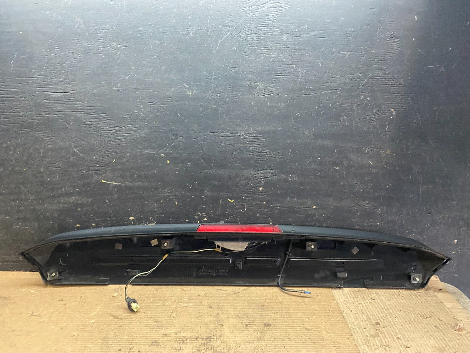 1999 to 2004 Honda Odyssey Rear Trunk Spoiler Gate Oem V9591 DG8