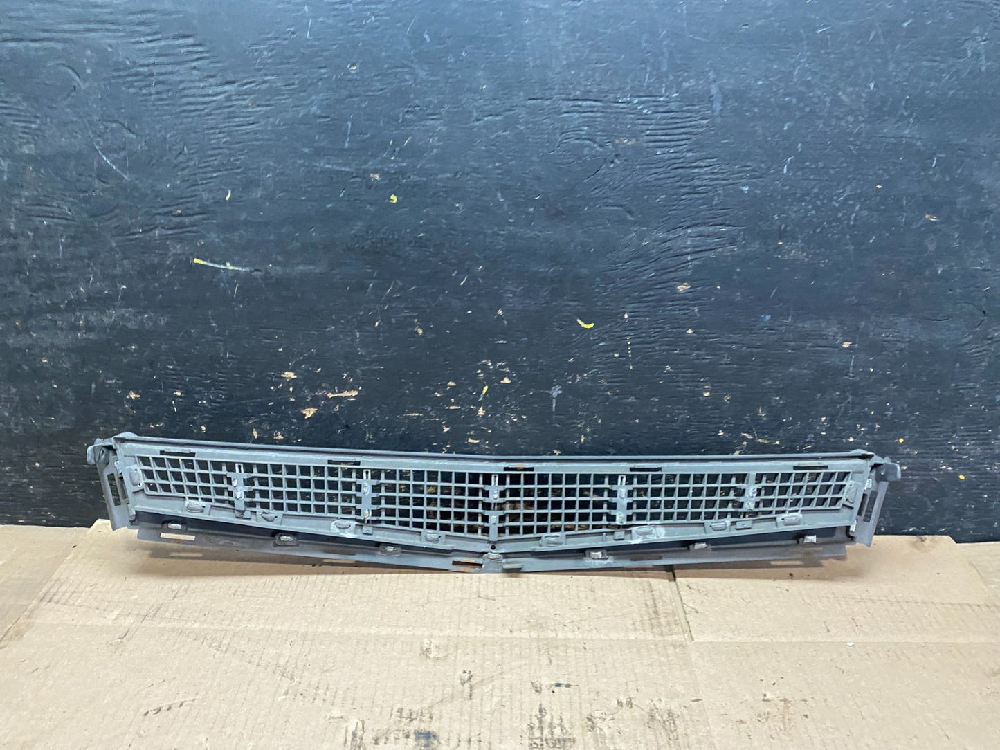 2008 to 2011 Cadillac Cts front Lower Grill Grille W2549 DG3
