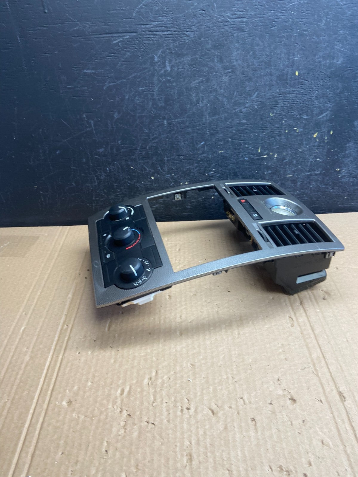 2005 to 2007 Chrysler 300 Dash Heater A/C Climate Control Radio Panel AF6221 DG2
