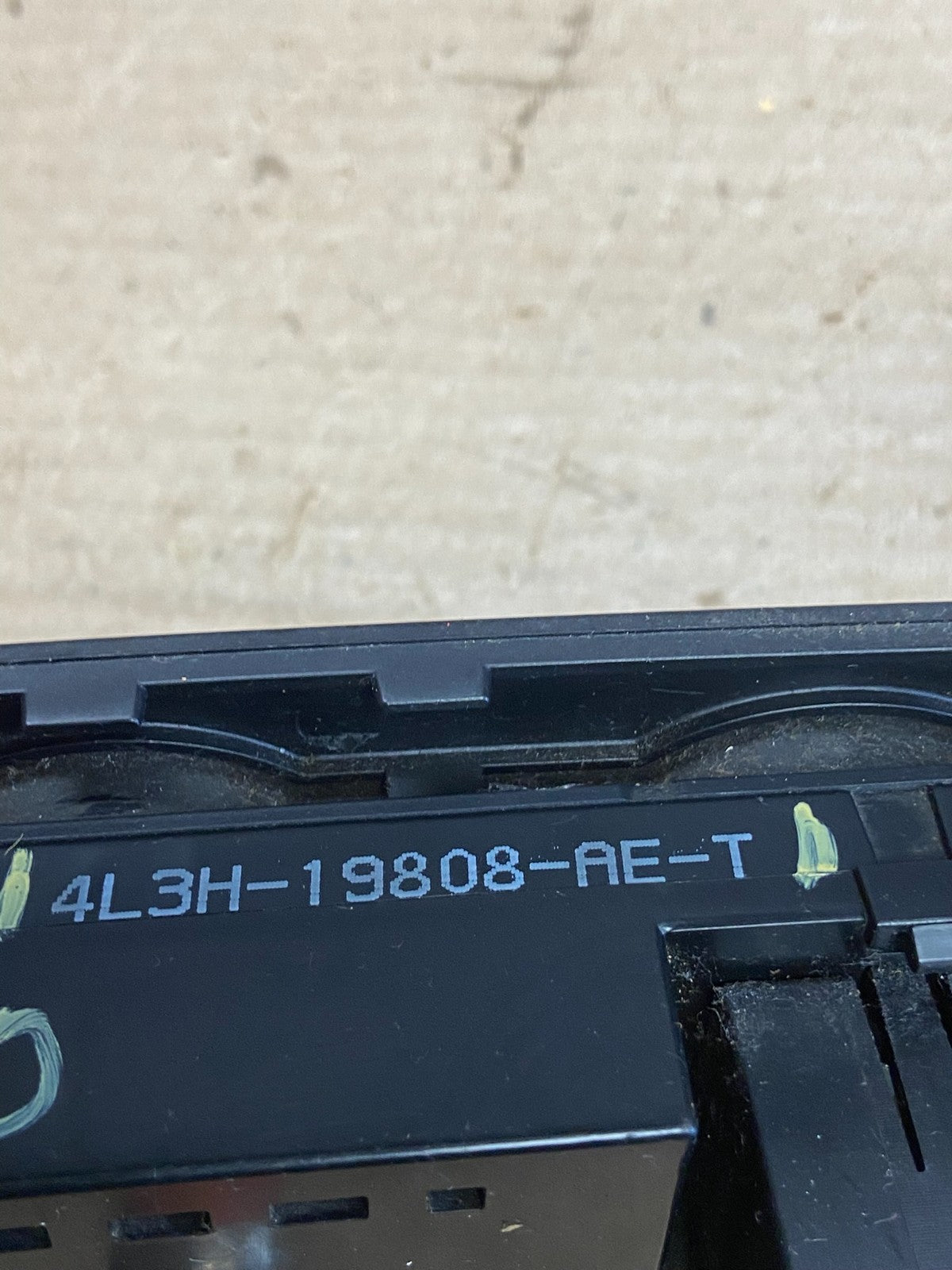 2004 to 2008 Ford F150 Radio Climate Dash Bezel Surround Black ah3770 DG5