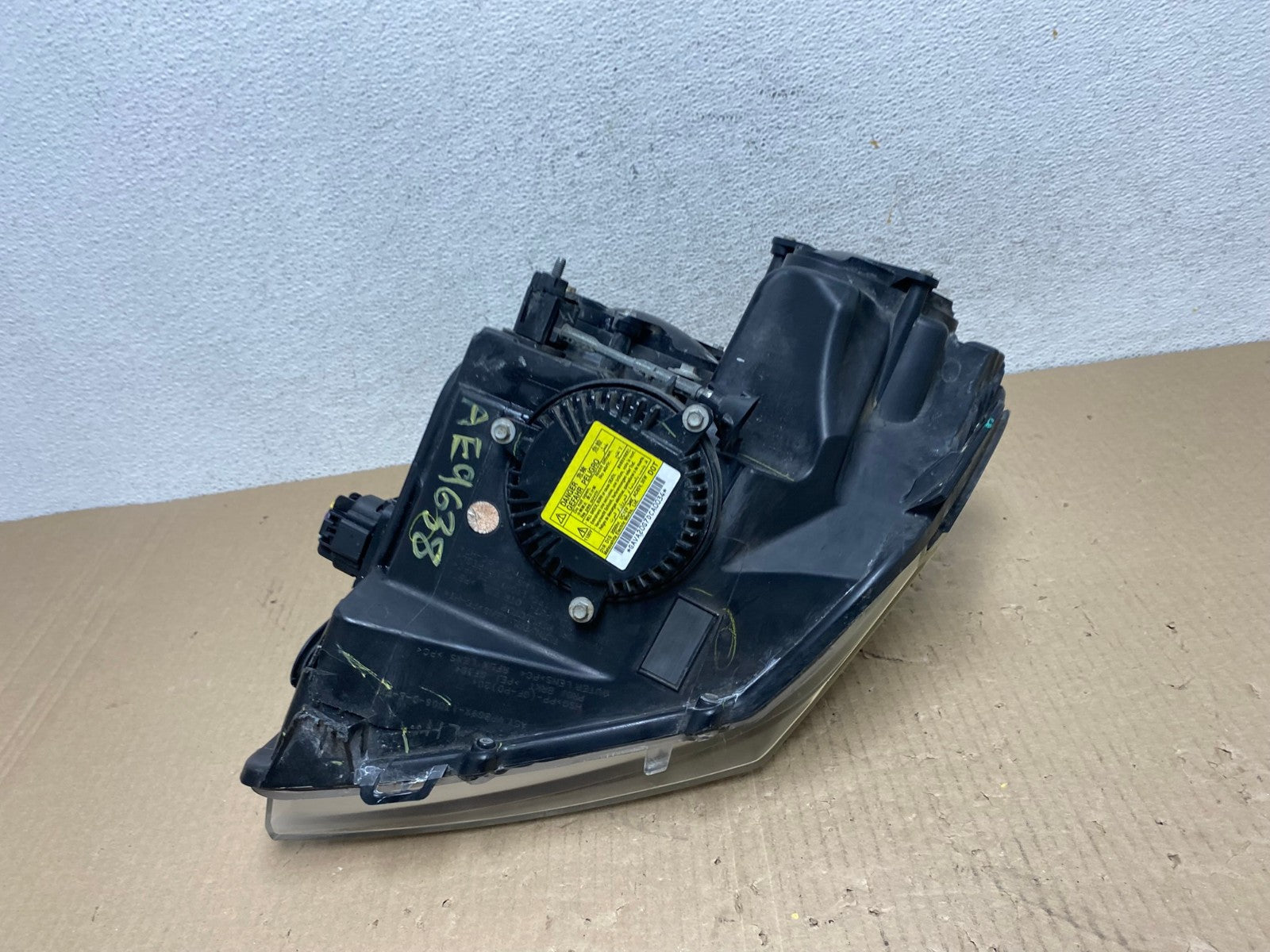 2008 to 2014 Cadillac CTS Left Driver LH Side Xenon Headlight AE9638 LK9