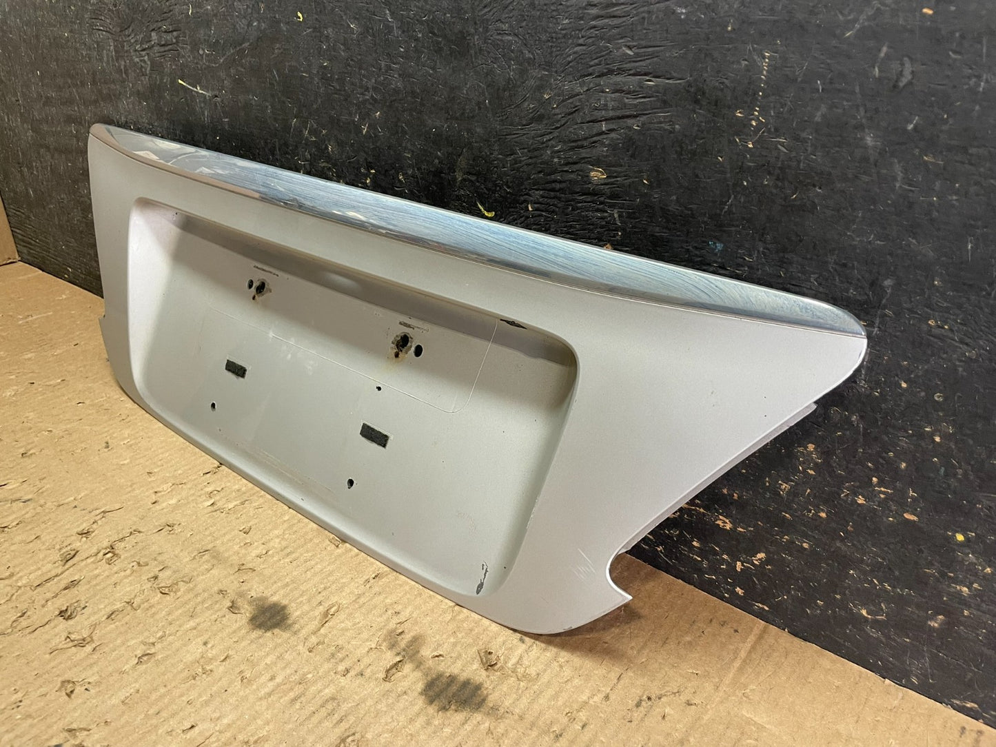 2007 2008 2009  Lexus ES350 Rear Trunk Molding License Plate Panel Oem Z5634 DG2
