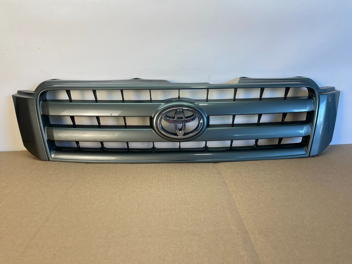 2004 to 2007 Toyota Highlander Front Upper Grille Grill With Emblem AG9839 DG0