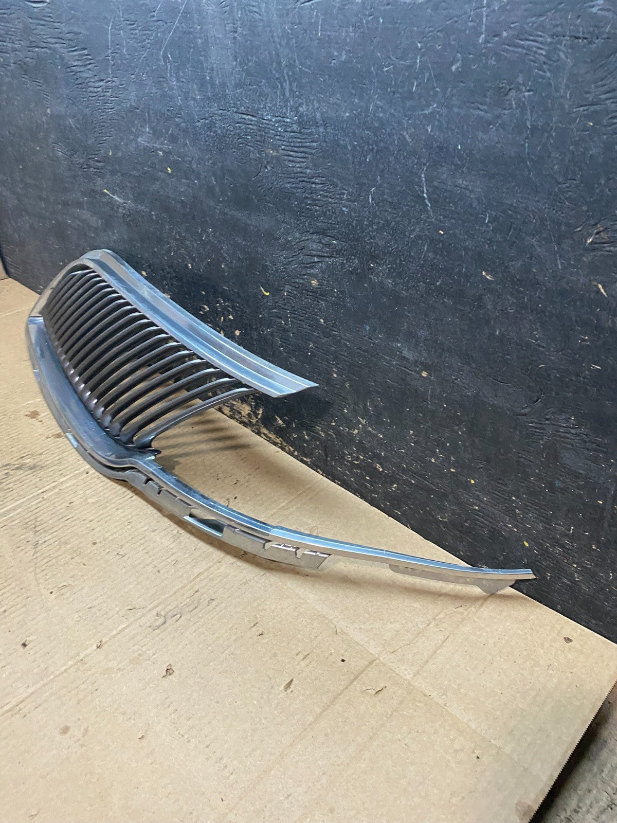 2013 to 2016 Lincoln MKT Left Driver LH Side Front Grill Grille OEM X9637 DG1