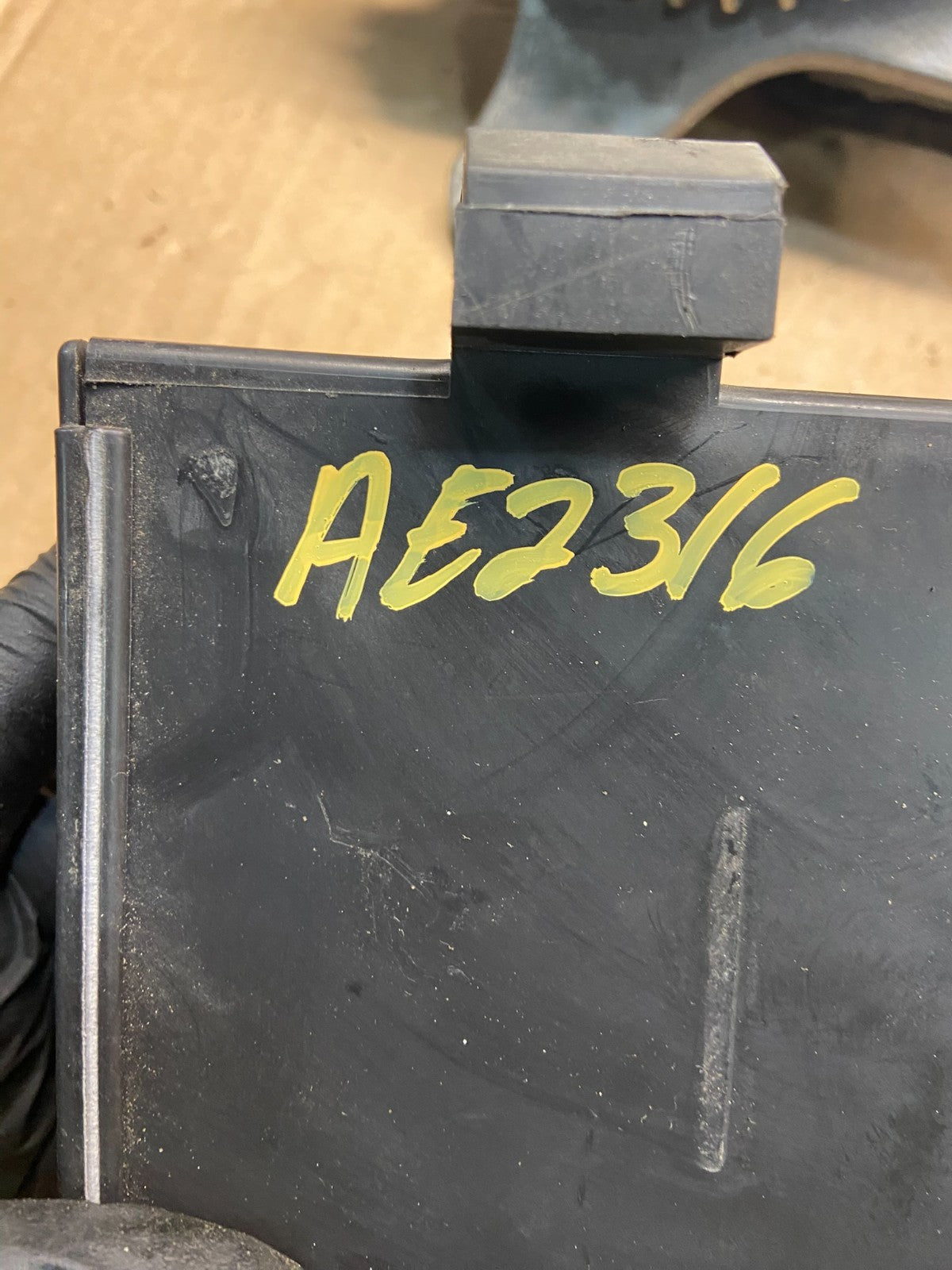 GMC Acadia Yukon Tahoe Rear Trunk Liftgate Power Motor Actuator AE2316 DG5