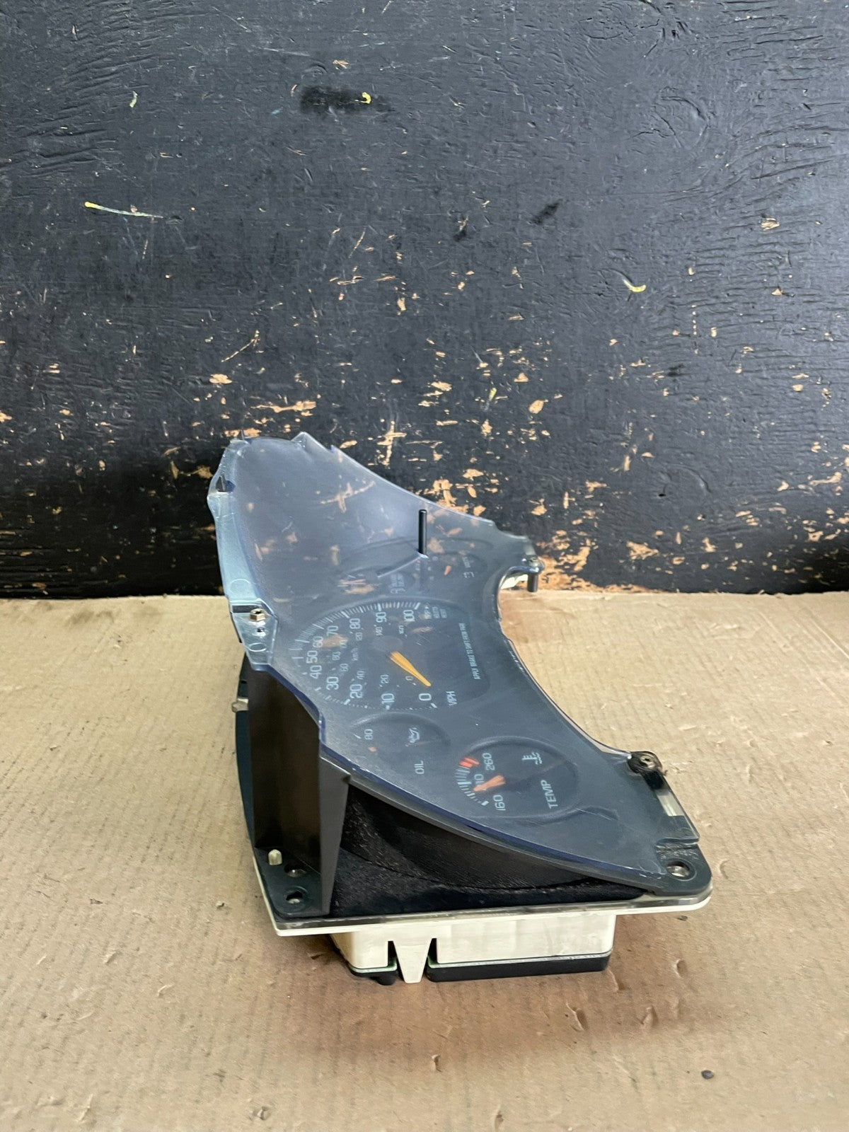 2000 to 2005 Chevrolet Astro Cluster Gauge Speedometer AA2099 DG5