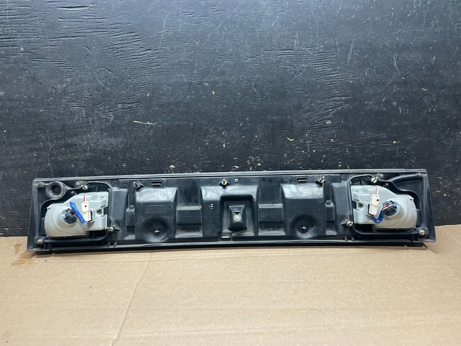 1995 1996 Toyota Camry Center Trunk Rear Tail Light Y9247 DG5