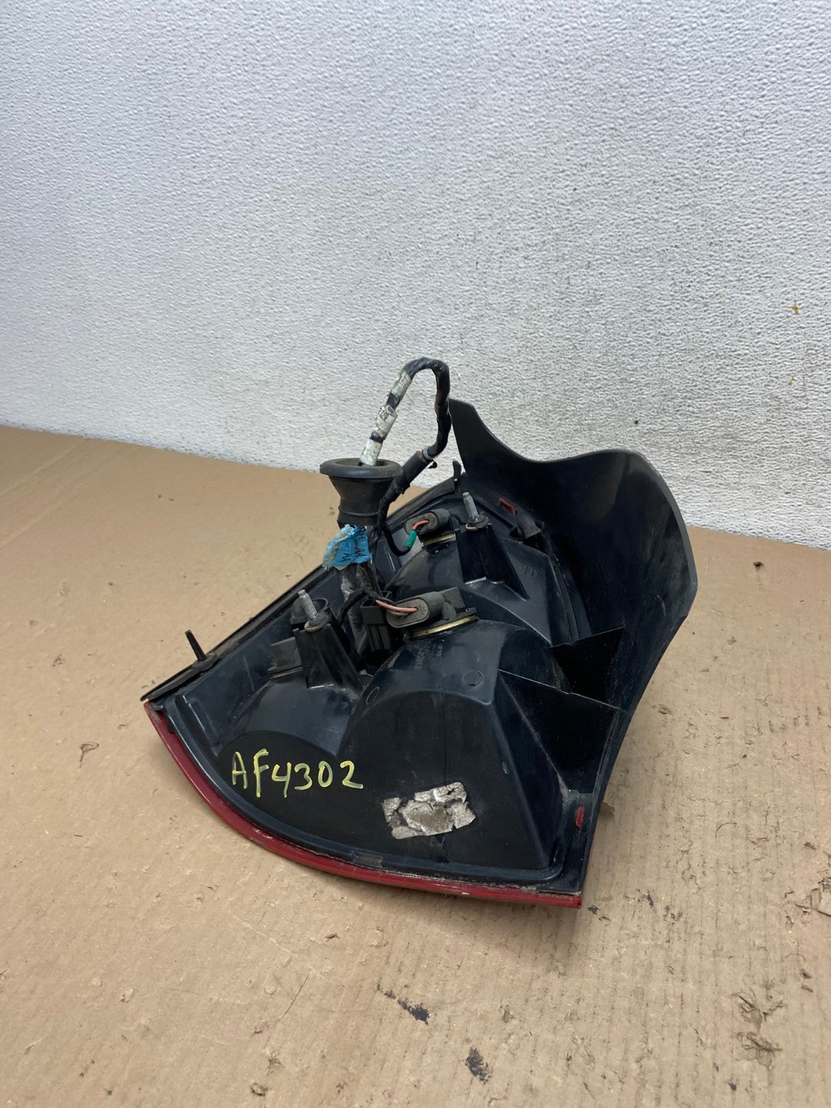 1998 to 2002 Lincoln Town Car Right Passenger RH Tail Light AF4302 LK6