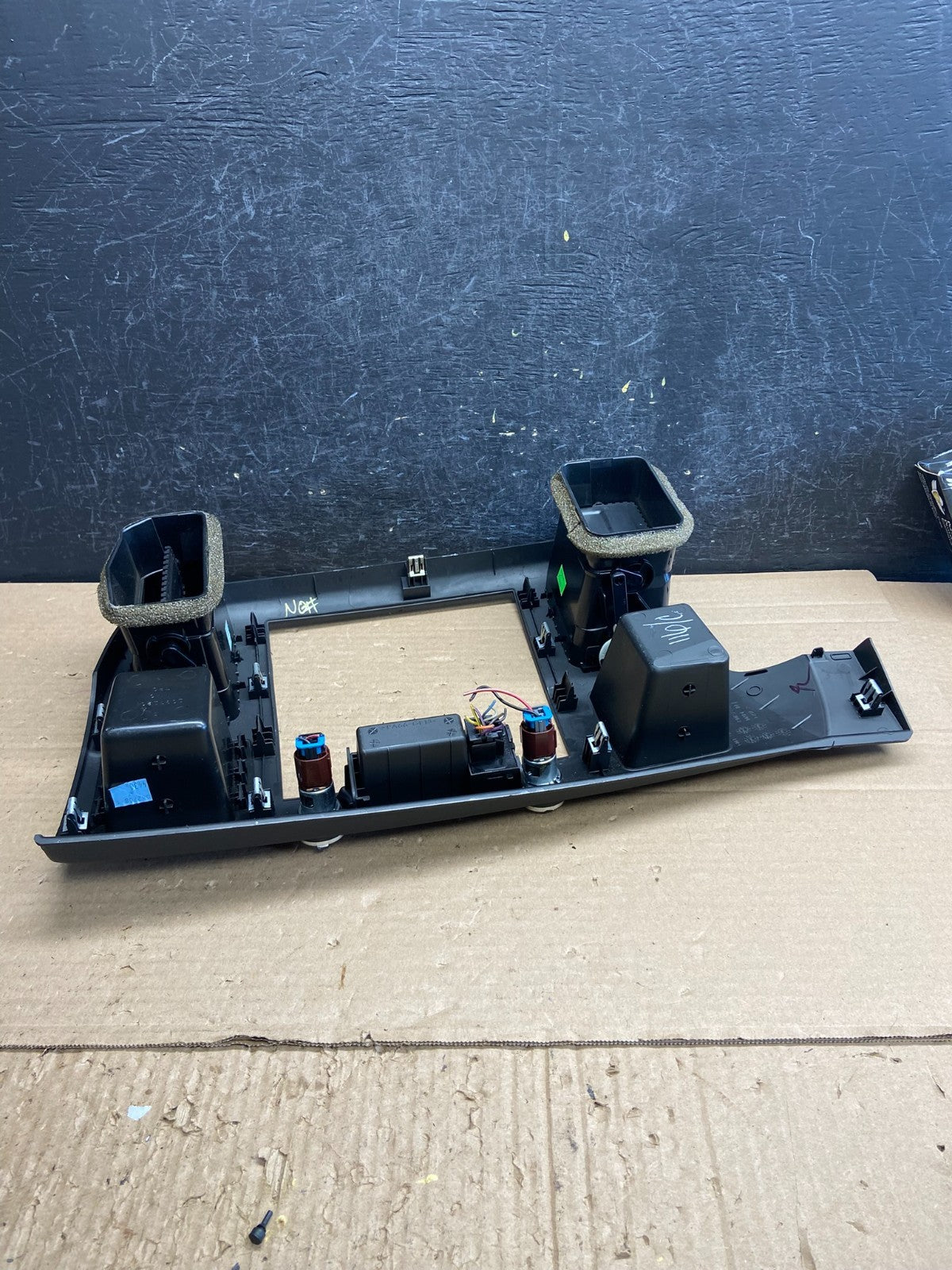 2007 to 2014 Silverado Sierra Center Console Radio Bezel Air Vents AG0306 DG5