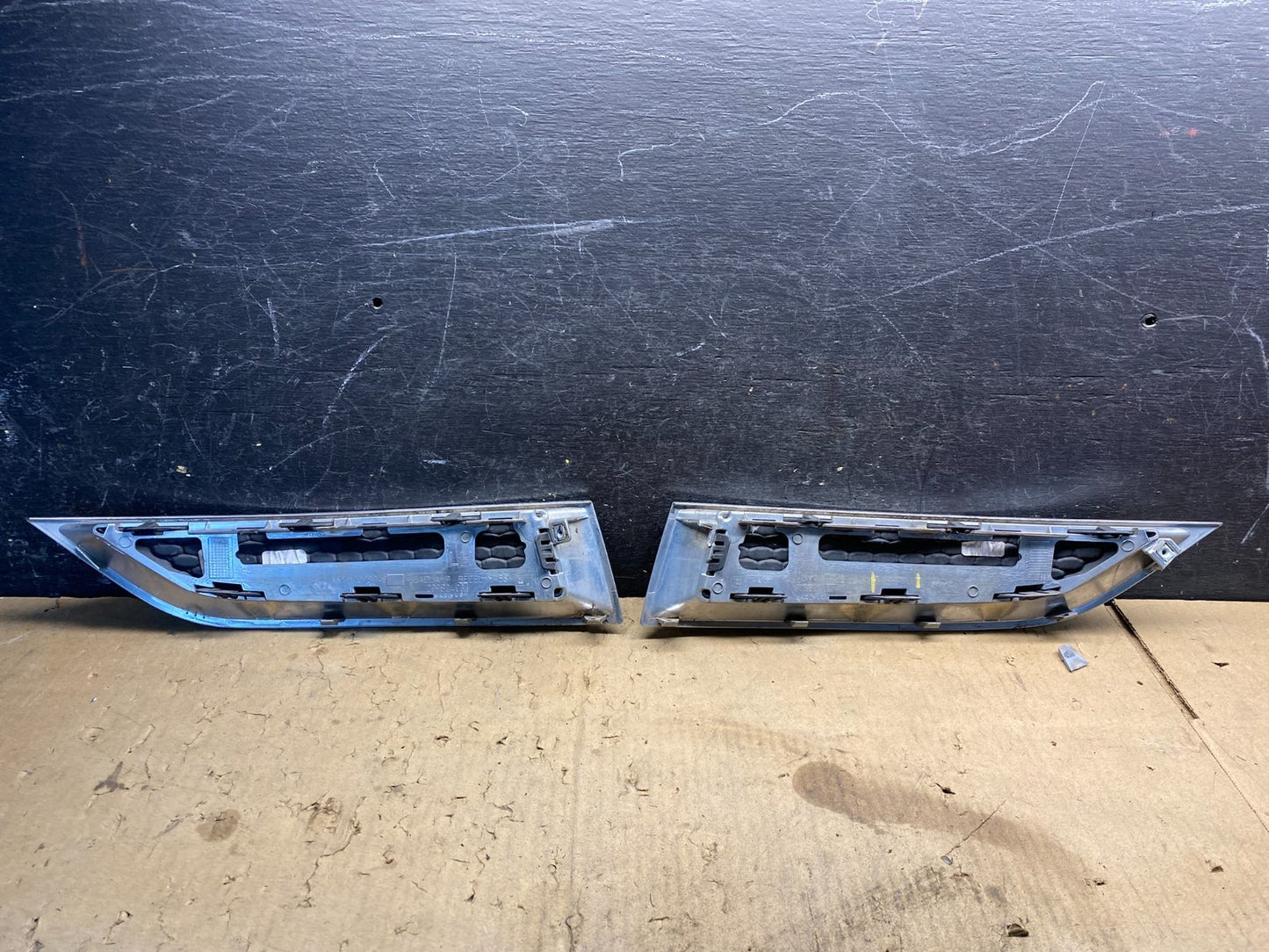 2013 2014 2015 GMC Acadia Front Left+Right Set Grille Bezel Bumper Oem X0381 DG4