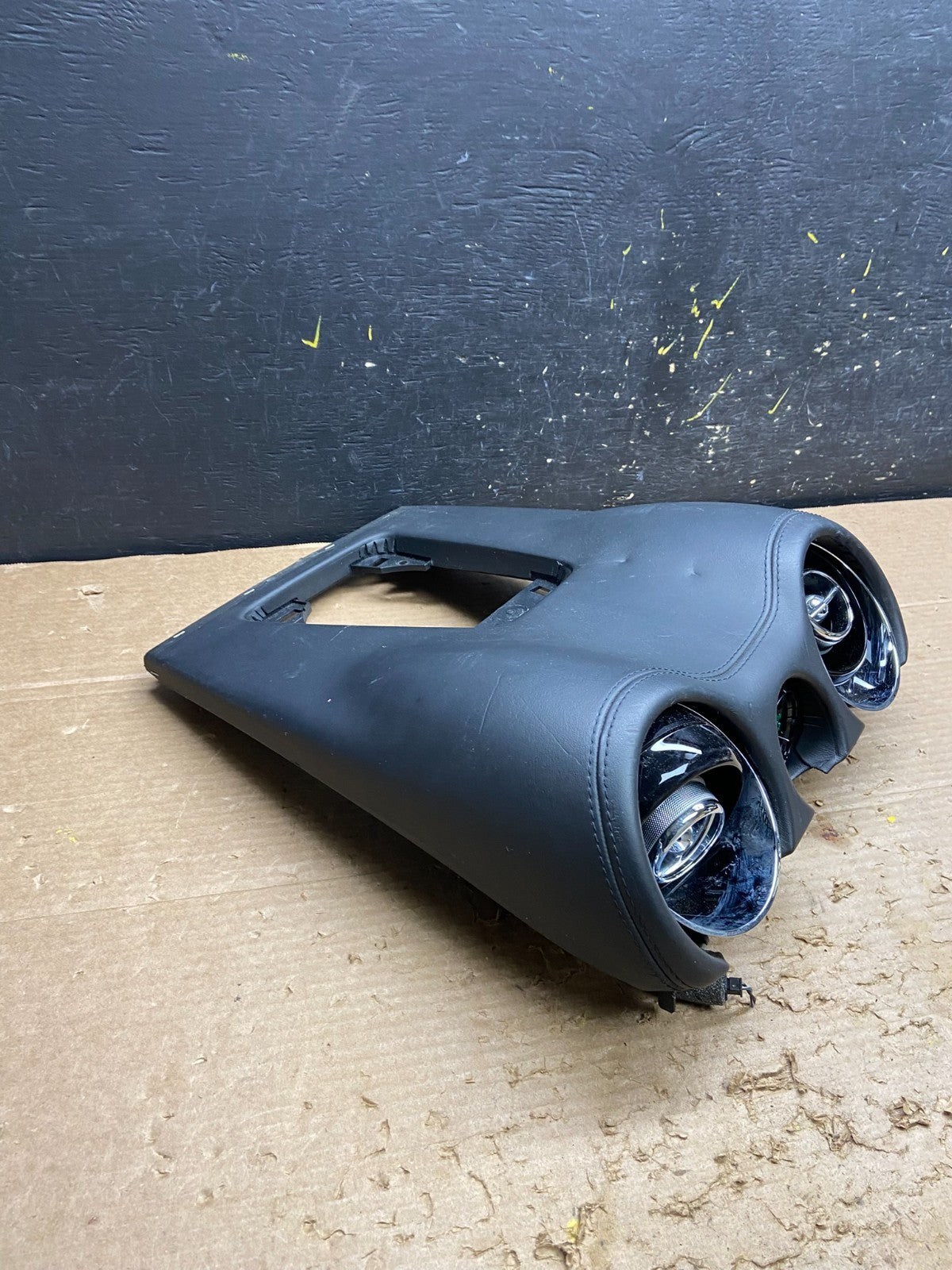 2010 to 2013 Jaguar XJ Dash Center Air Vent OEM W2063 PS2