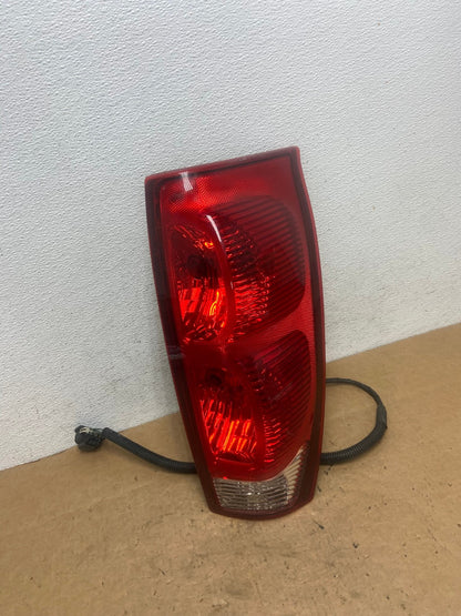 2002 - 2006 Chevrolet Avalanche Right Passenger Rh Side Tail Light AD5211 LK2