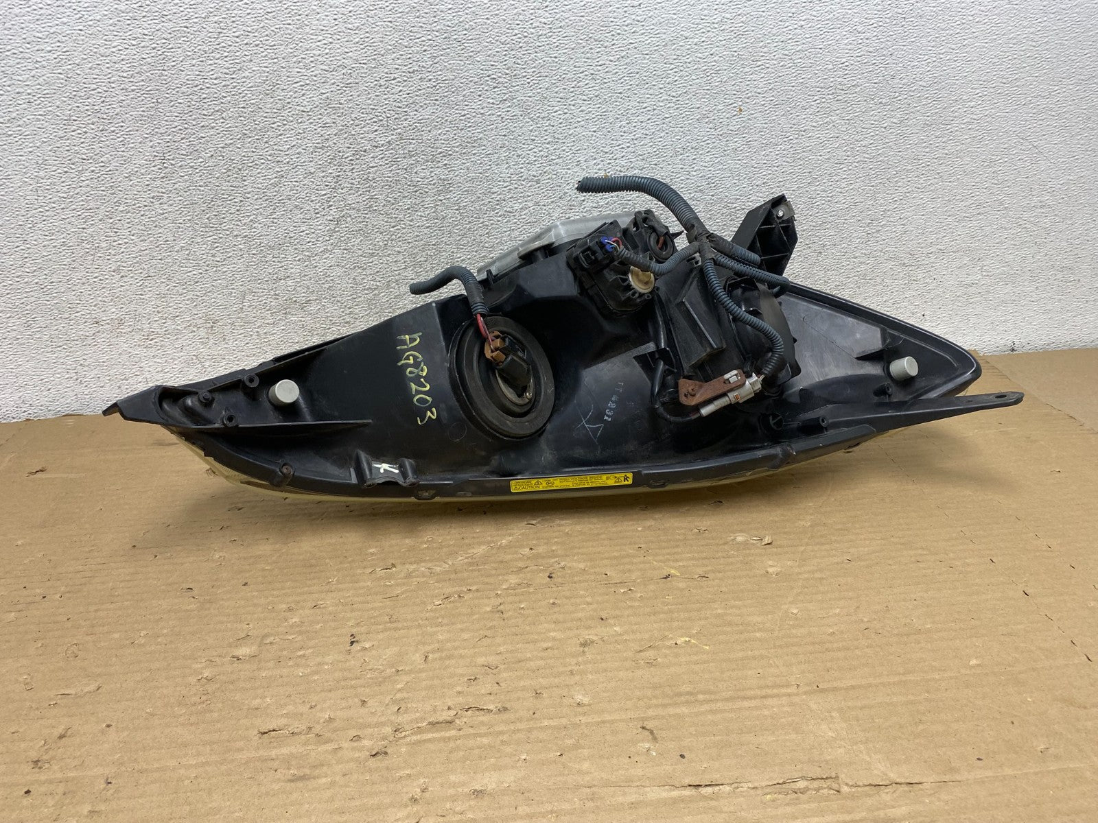 2004-2005 Toyota Sienna Left Driver LH Side Xenon Headlight AG8203 DW4